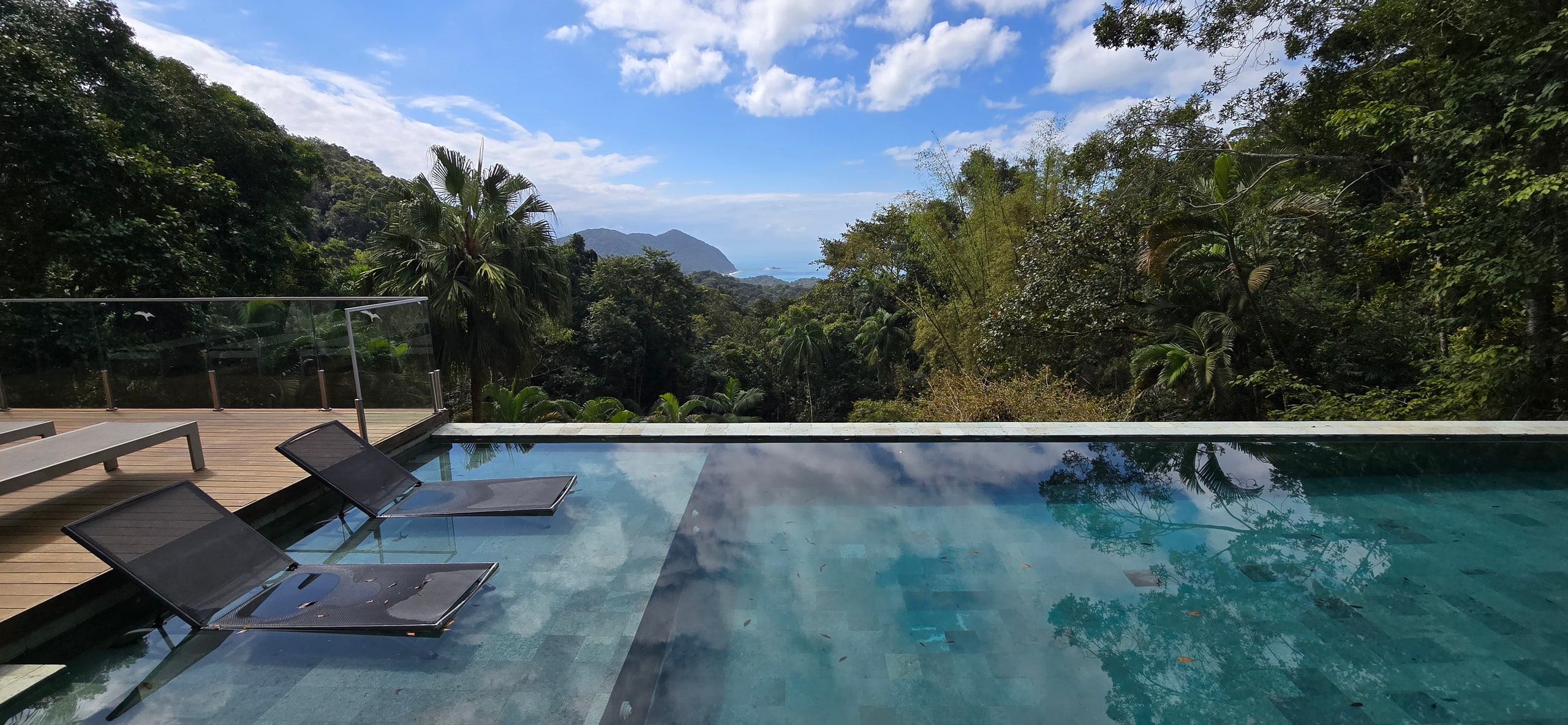 Casa no Condomínio Tijucopava Guarujá — Villa 205