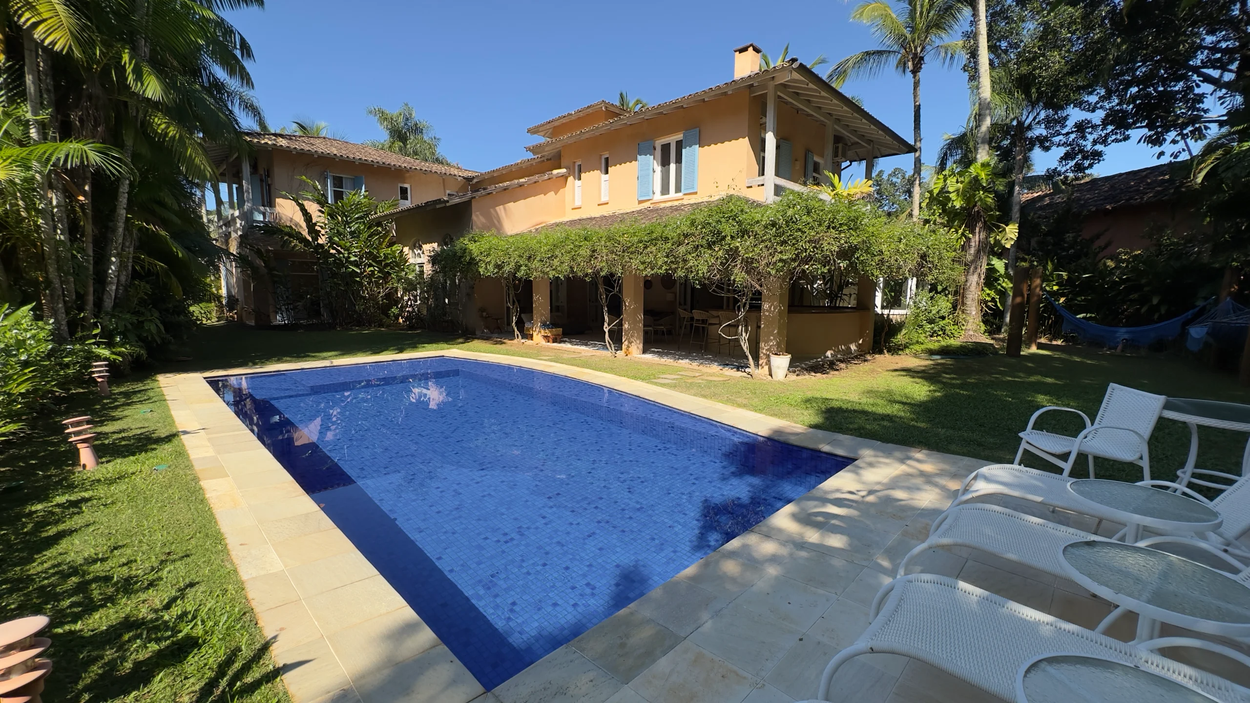 Casa no Condomínio Iporanga Guarujá — Villa 400