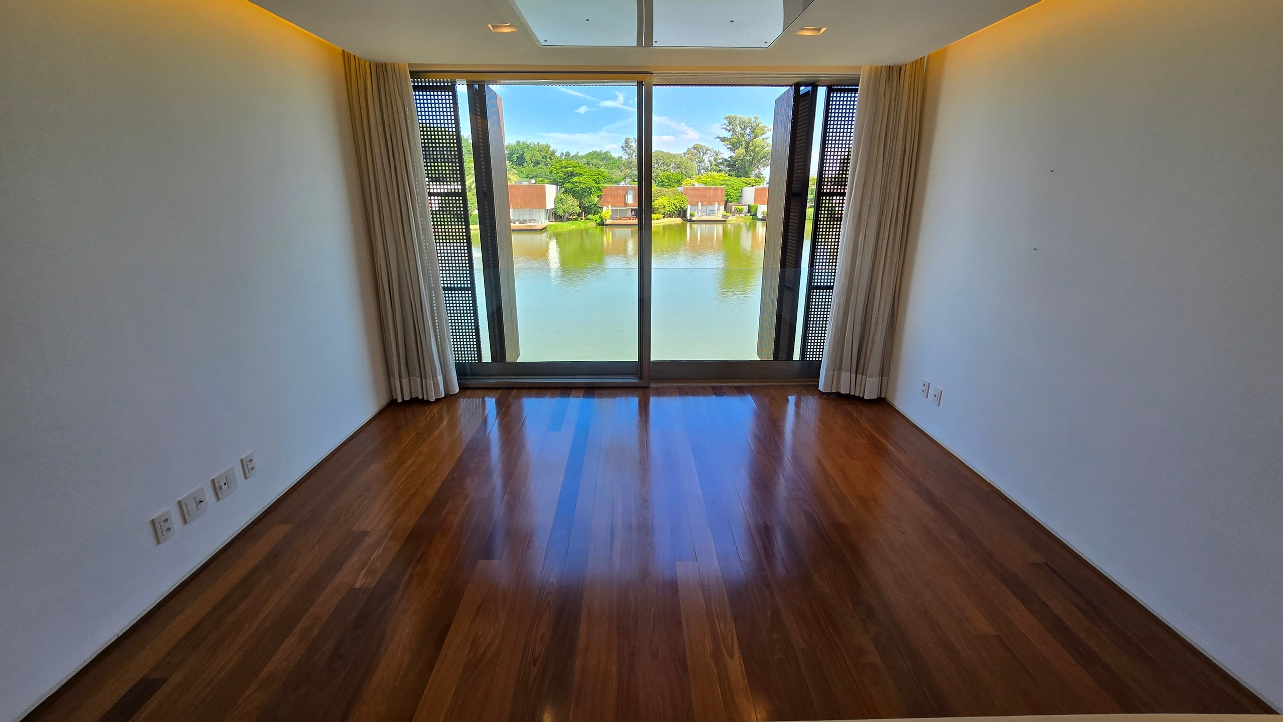 Villa Fasano do Lago a Venda na Fazenda Boa Vista