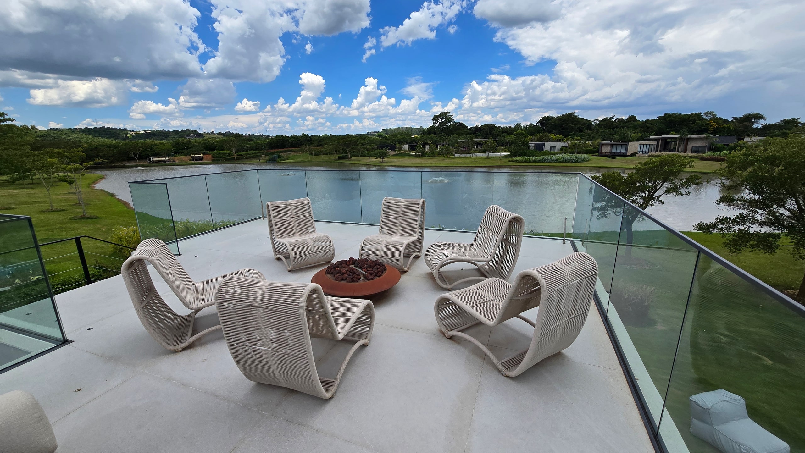Casa Frente Lago a Venda na Fazenda Boa Vista