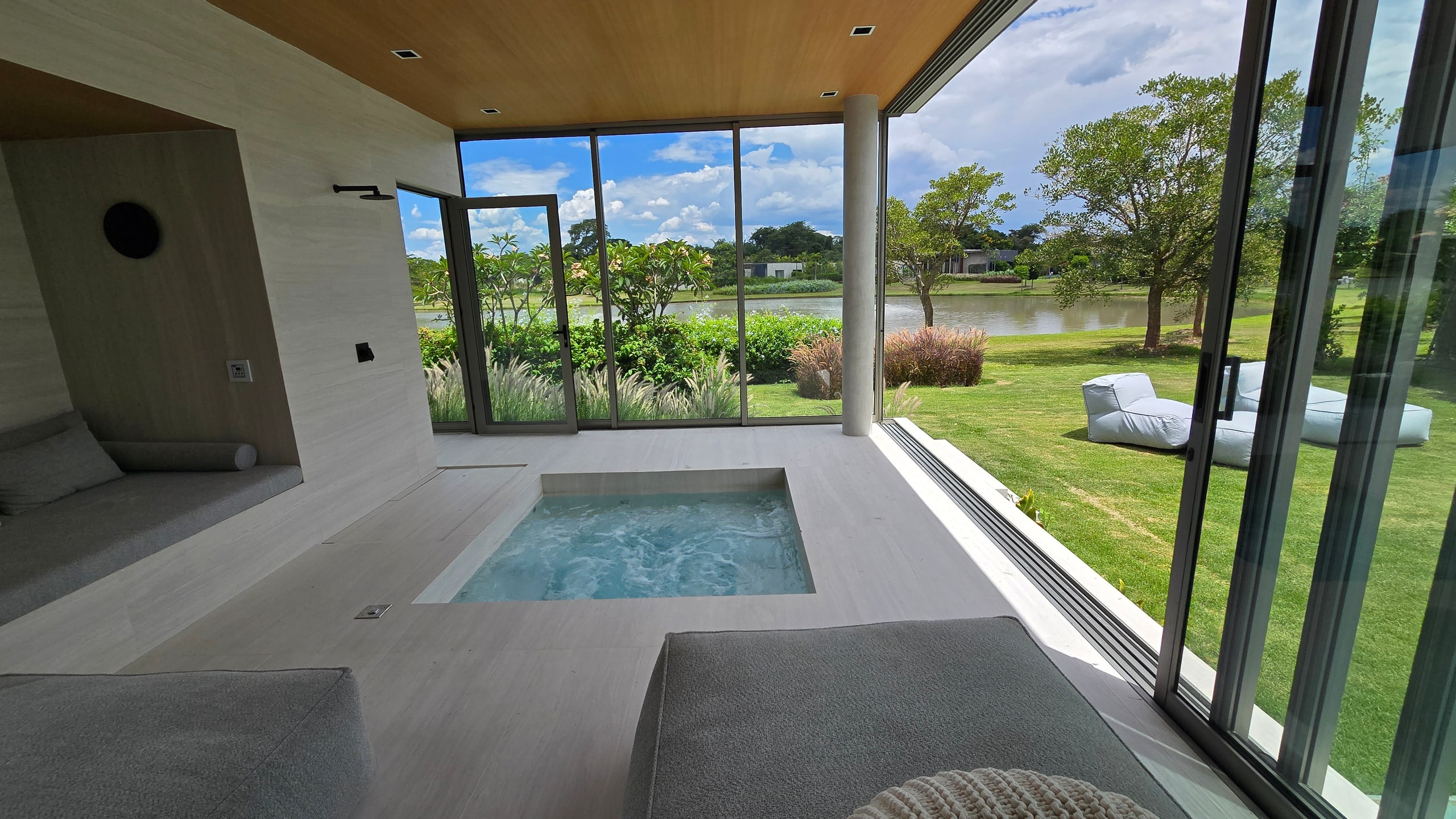 Casa Frente Lago a Venda na Fazenda Boa Vista