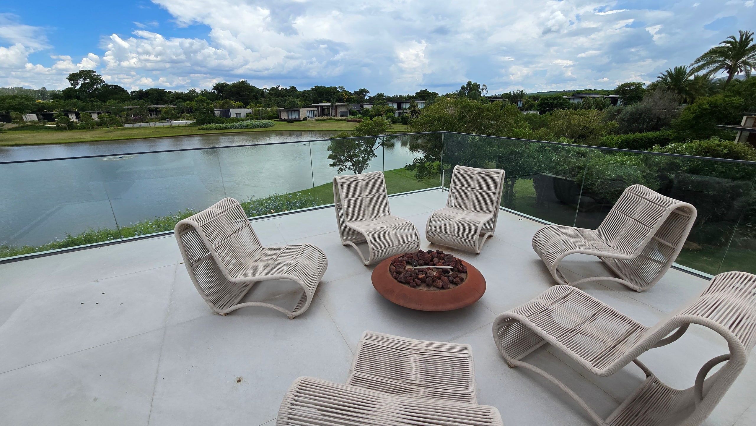 Casa Frente Lago a Venda na Fazenda Boa Vista