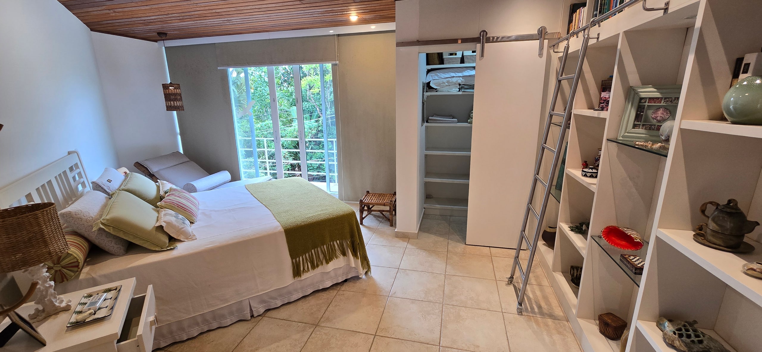 Imoveis no Condominio Iporanga Venda e Locação Praia de Iporanga no Guarujá