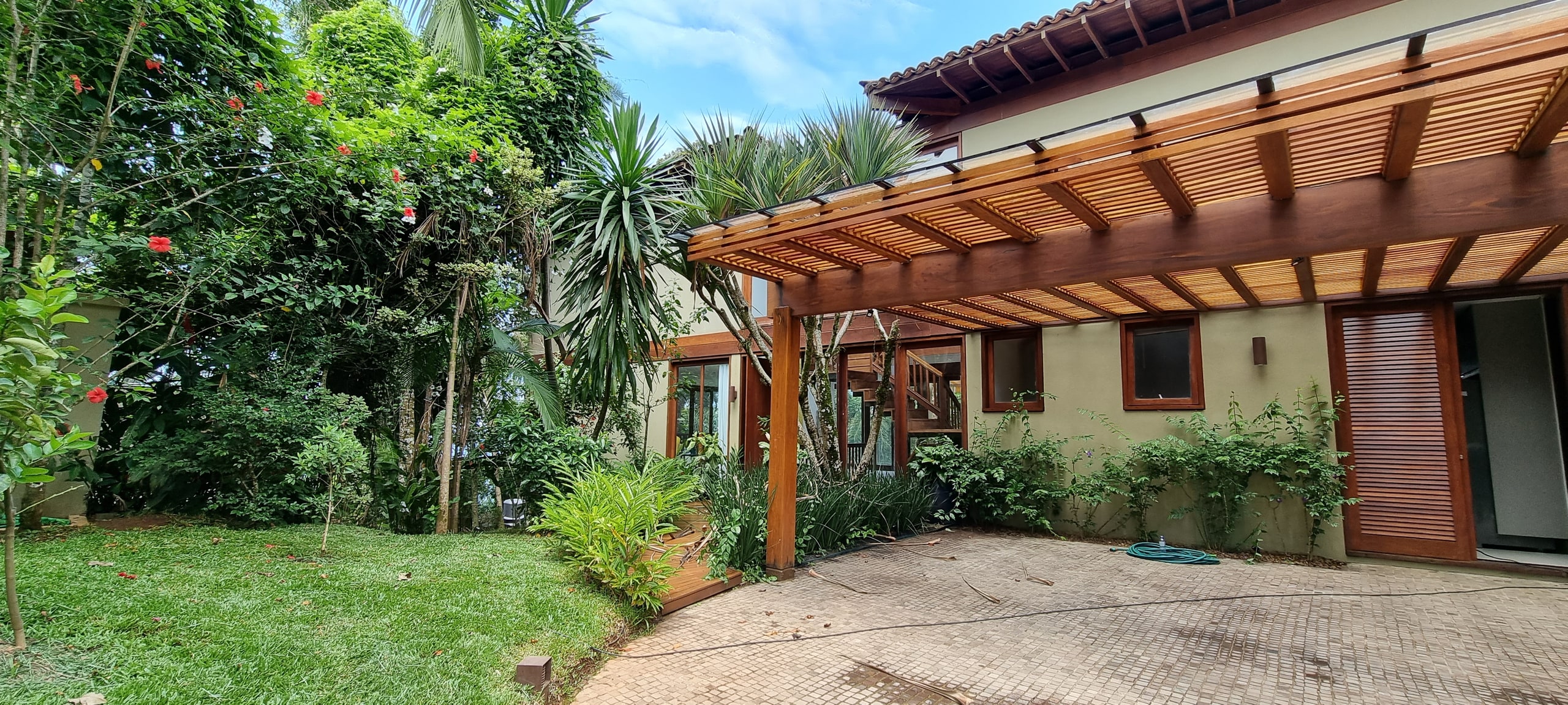 Casa no Condomínio São Pedro Guarujá — Villa 171