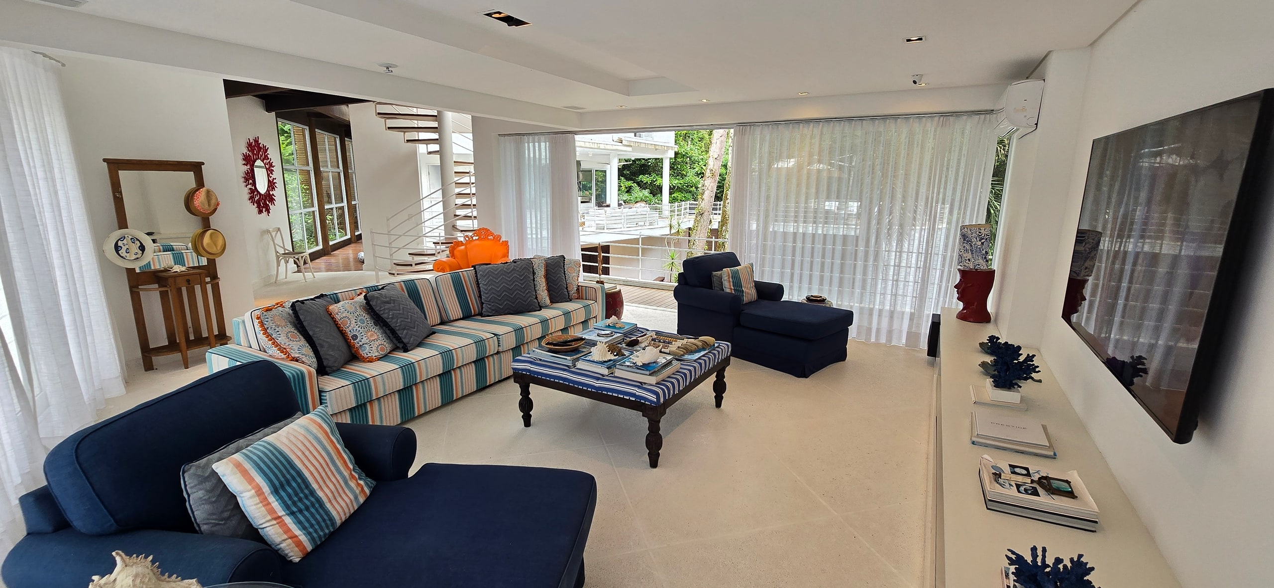 Imóveis a Venda no Condominio Iporanga Guarujá