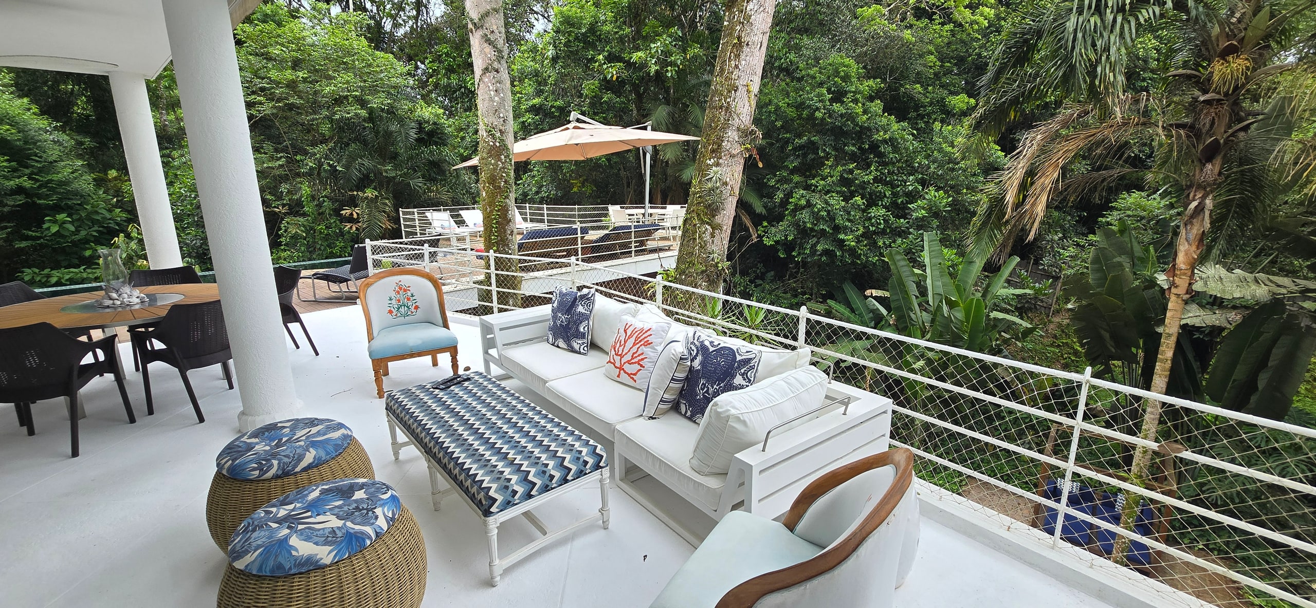 Imóveis a Venda no Condominio Iporanga Guarujá