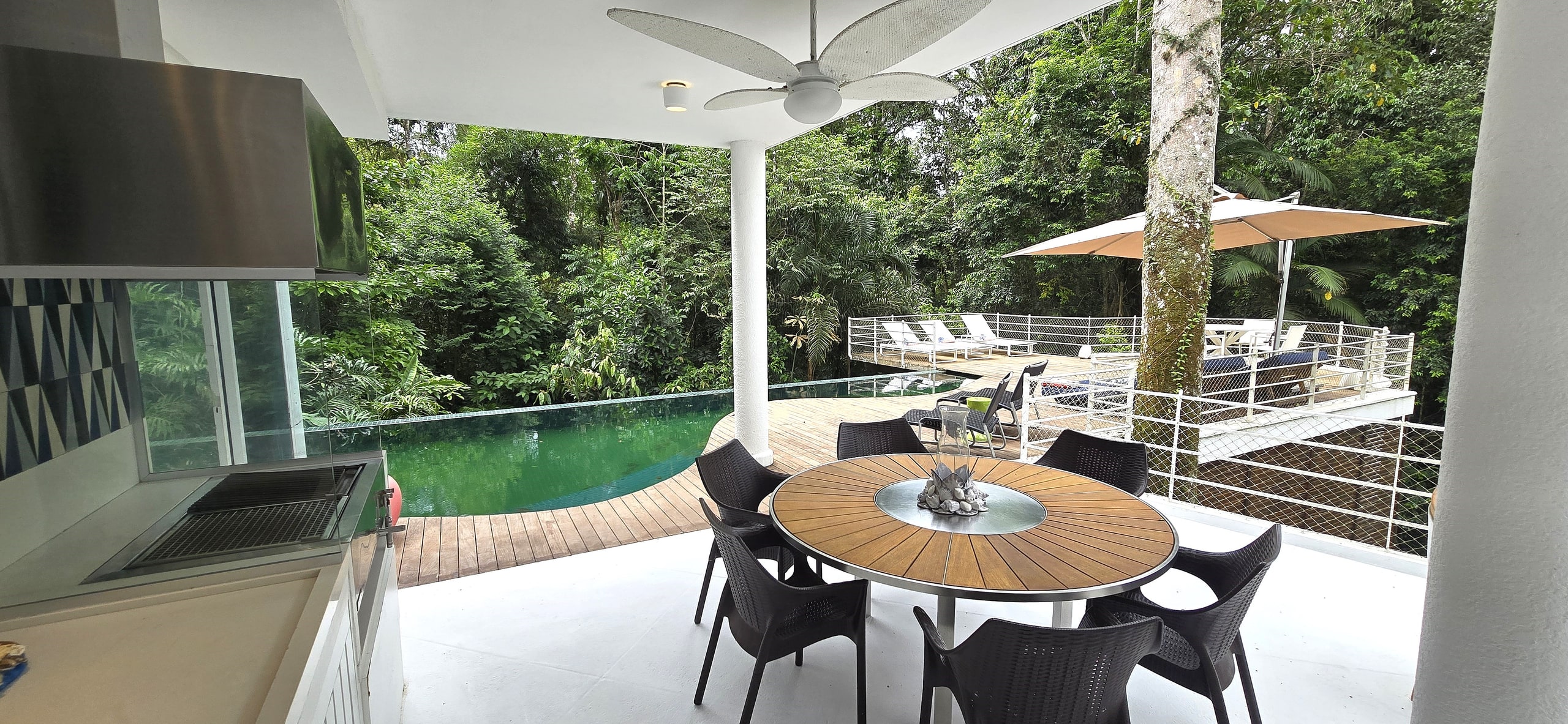 Imóveis a Venda no Condominio Iporanga Guarujá