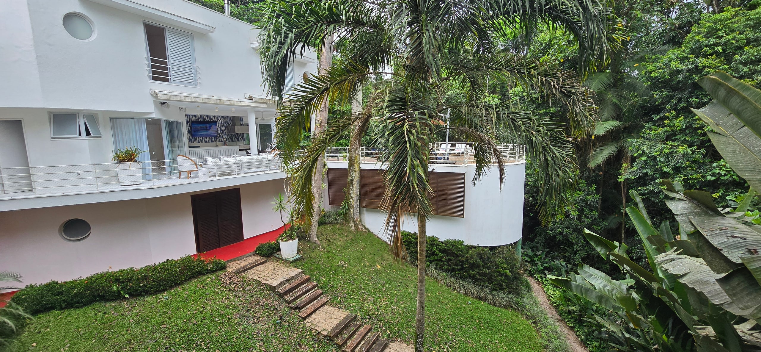 Imóveis a Venda no Condominio Iporanga Guarujá