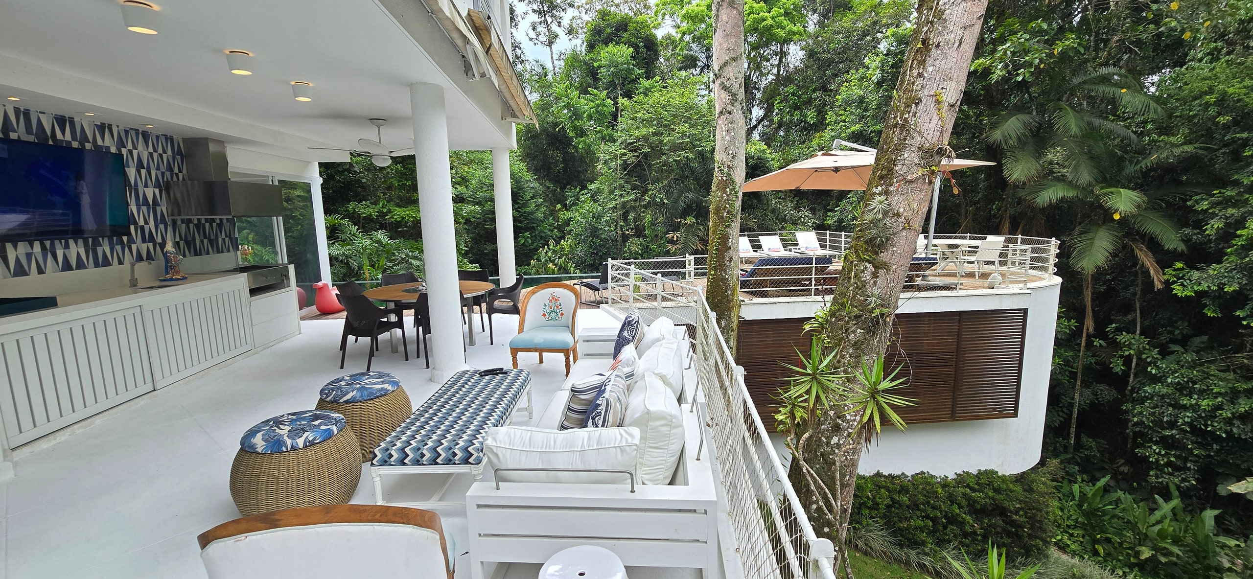 Imóveis a Venda no Condominio Iporanga Guarujá