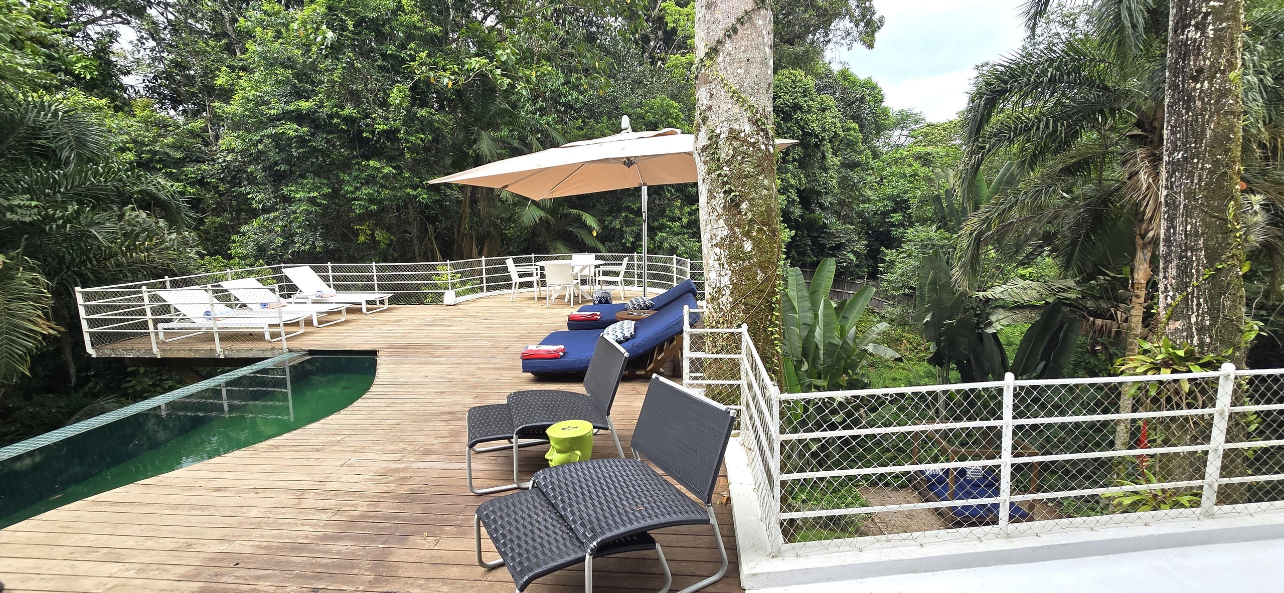 Imóveis a Venda no Condominio Iporanga Guarujá