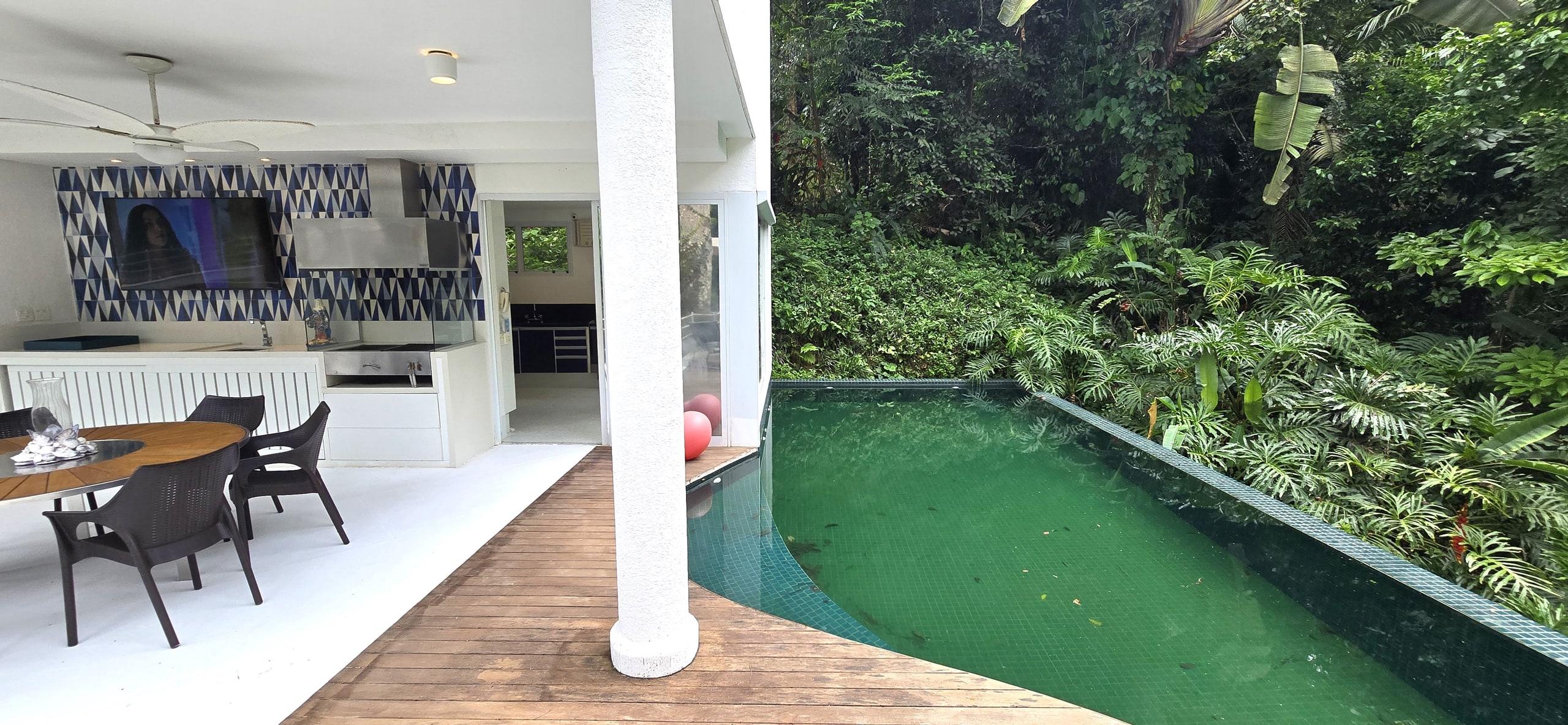 Imóveis a Venda no Condominio Iporanga Guarujá