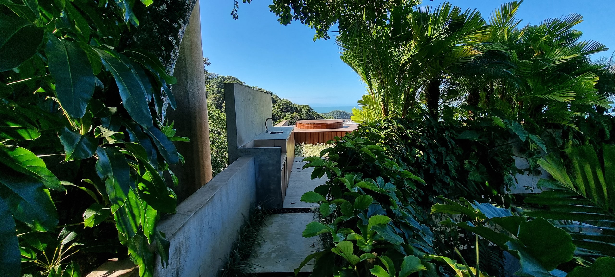 Casa Frente Praia Mar Condominio Tijucopava a Venda Guaruja
