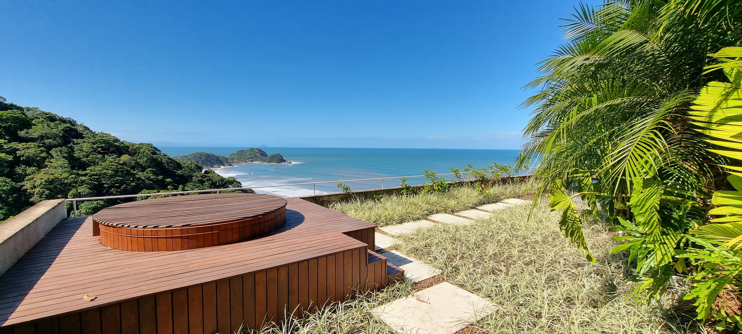 Casa Frente Praia Mar Condominio Tijucopava a Venda Guaruja