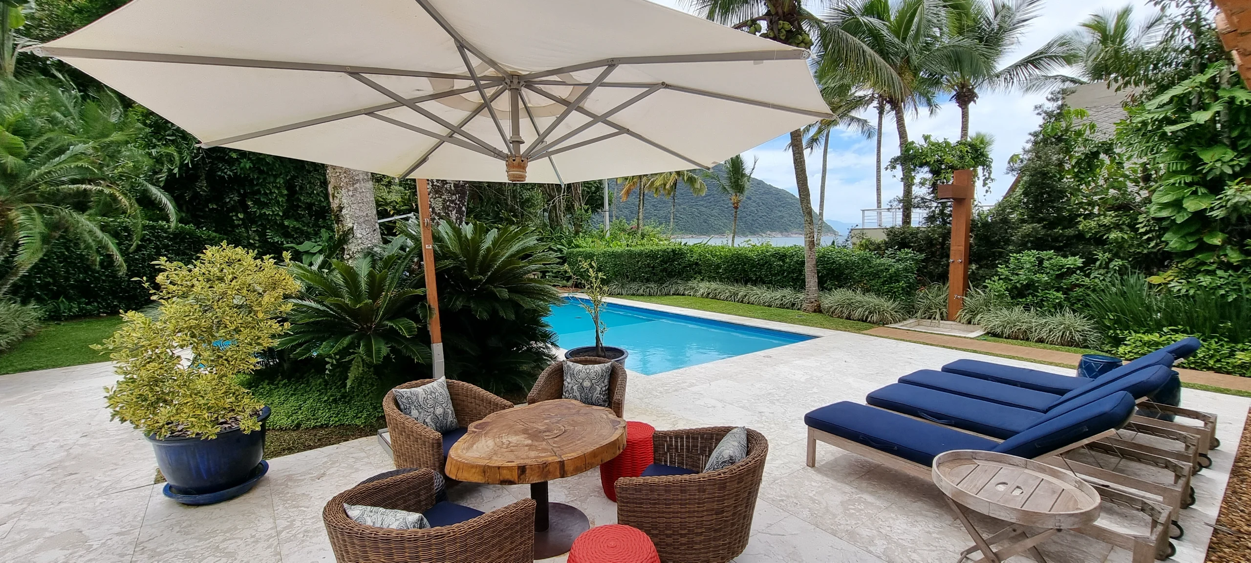 Imóvel no Condomínio Iporanga Guarujá — Villa 402
