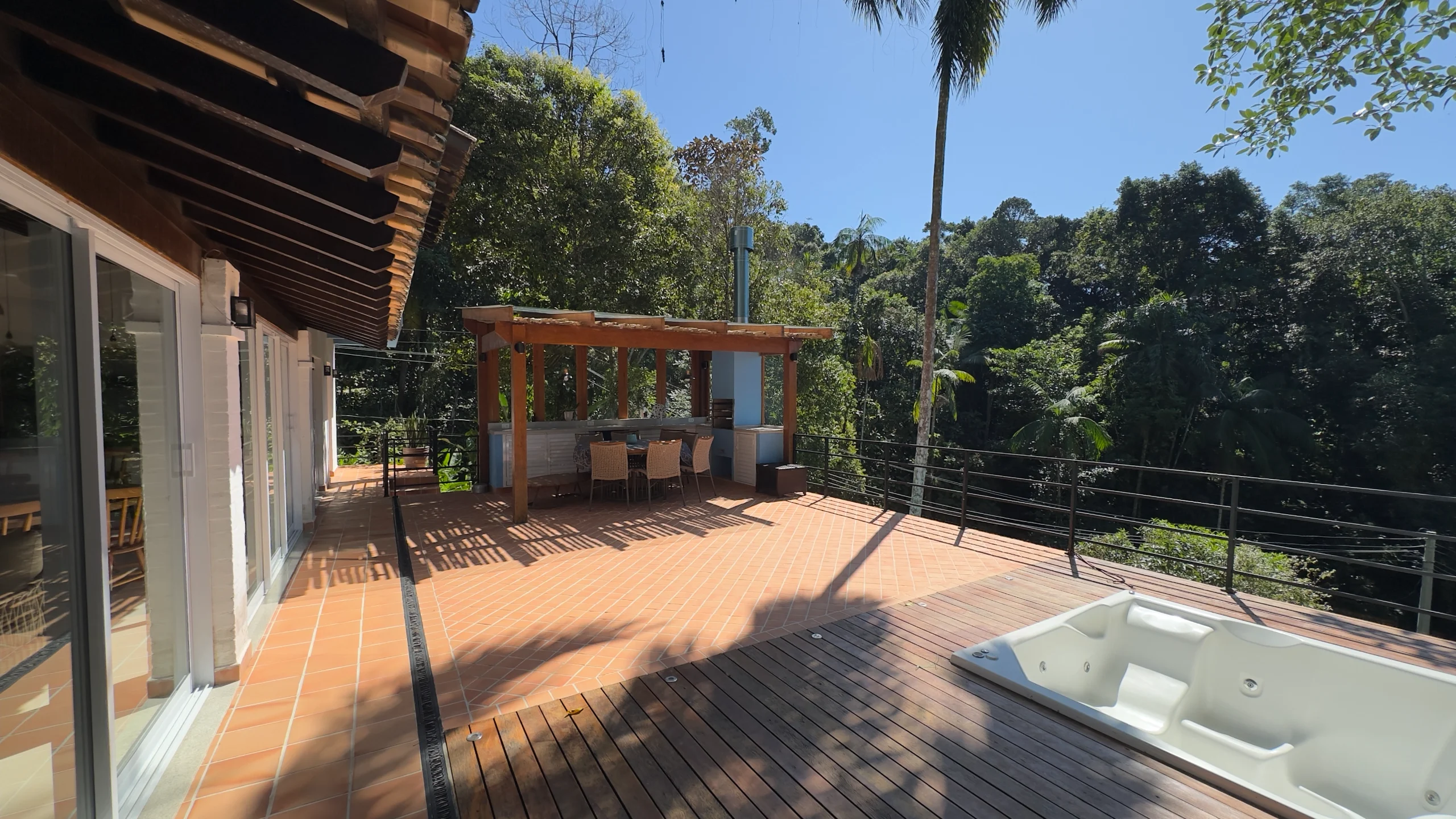 Casa no Condomínio São Pedro Guarujá — Villa 132