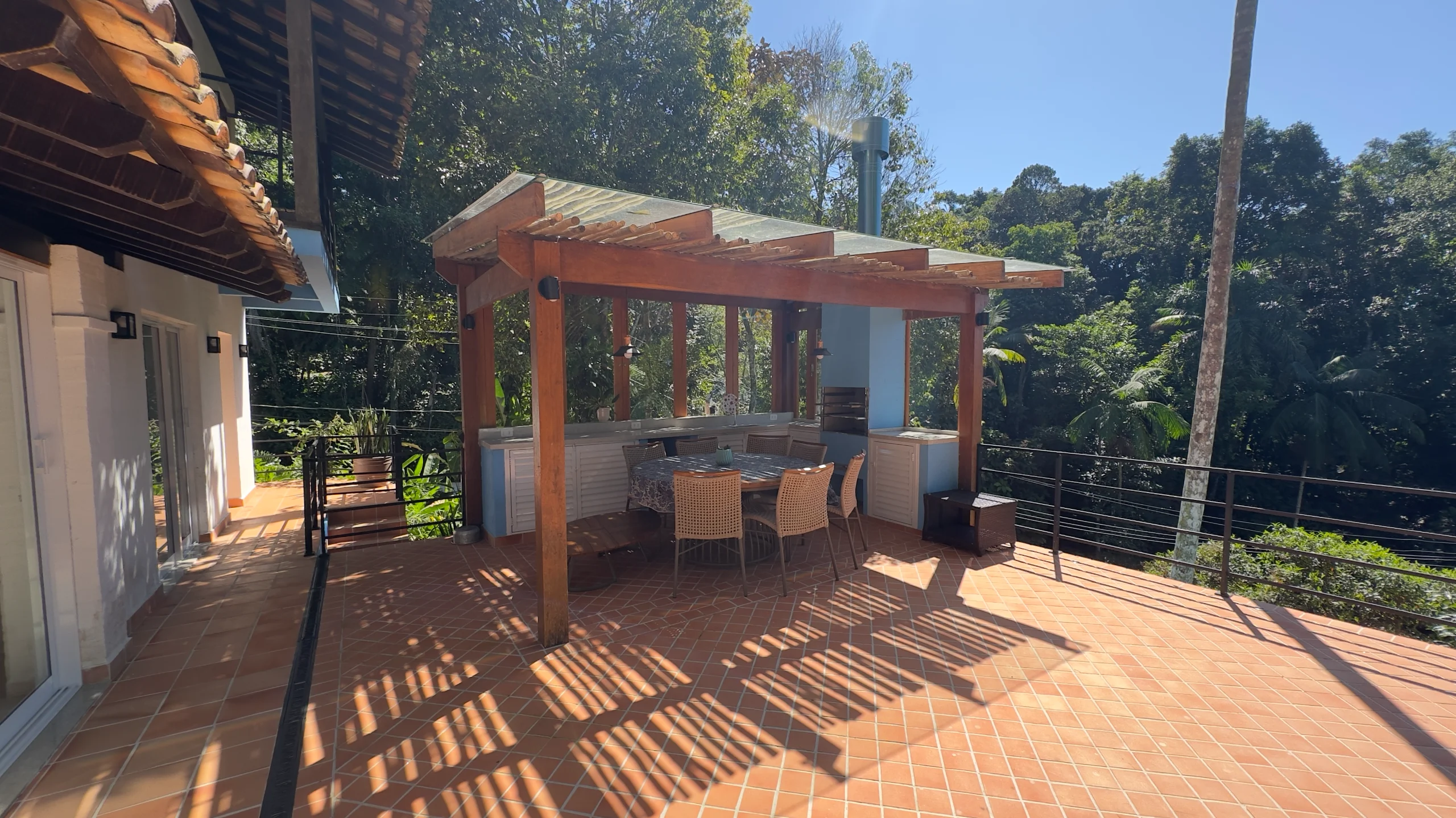 Casa no Condomínio São Pedro Guarujá — Villa 132