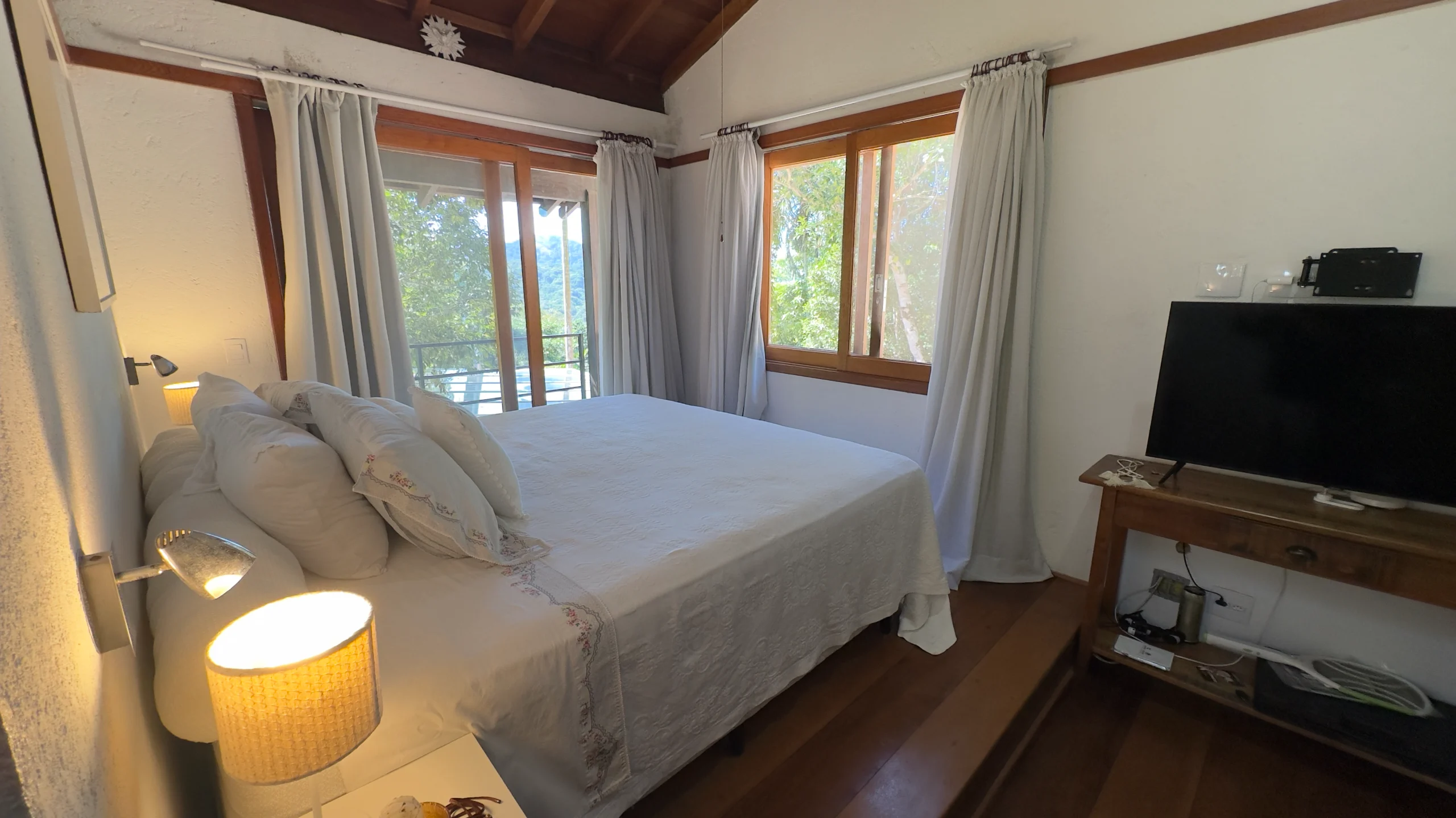 Casa em meio a Mata do Condominio São Pedro no Guaruja