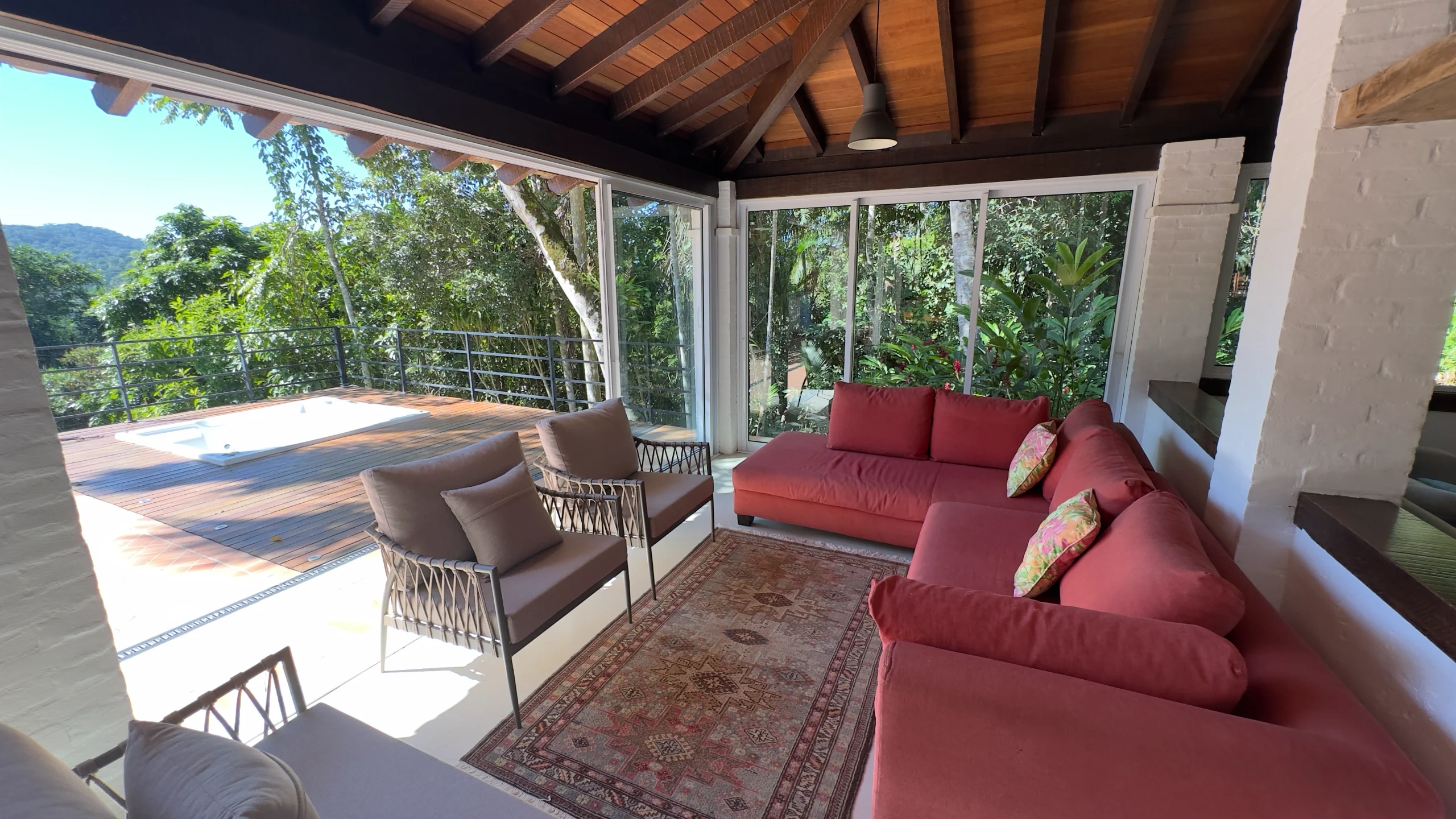 Casa em meio a Mata do Condominio São Pedro no Guaruja