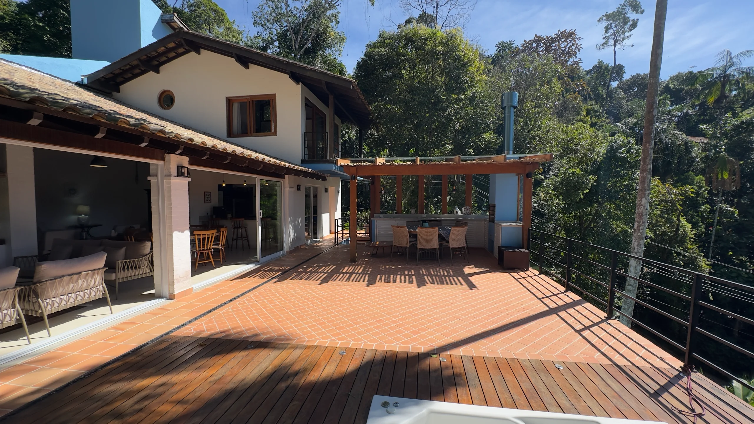Casa em meio a Mata do Condominio São Pedro no Guaruja