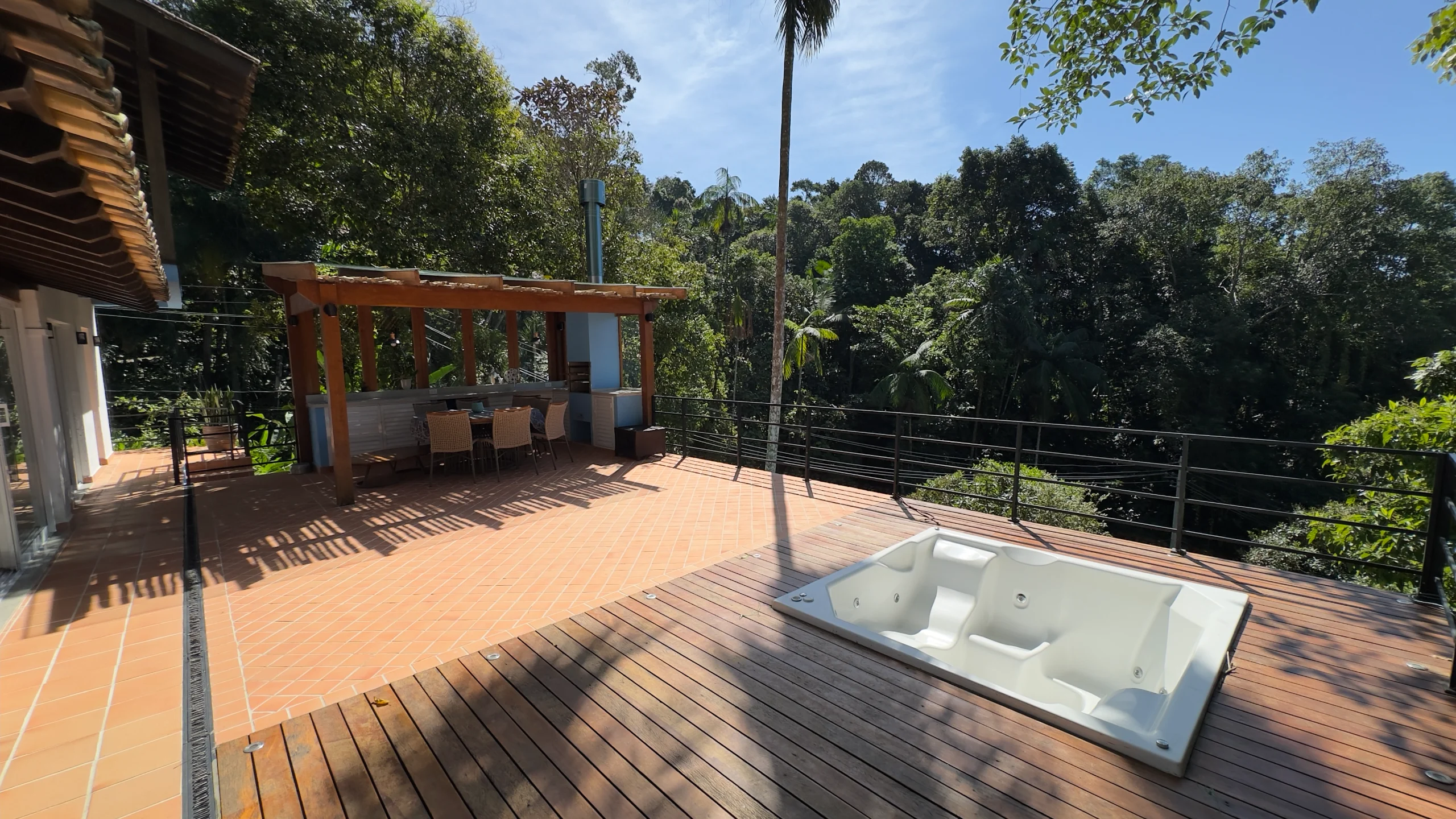 Casa em meio a Mata do Condominio São Pedro no Guaruja