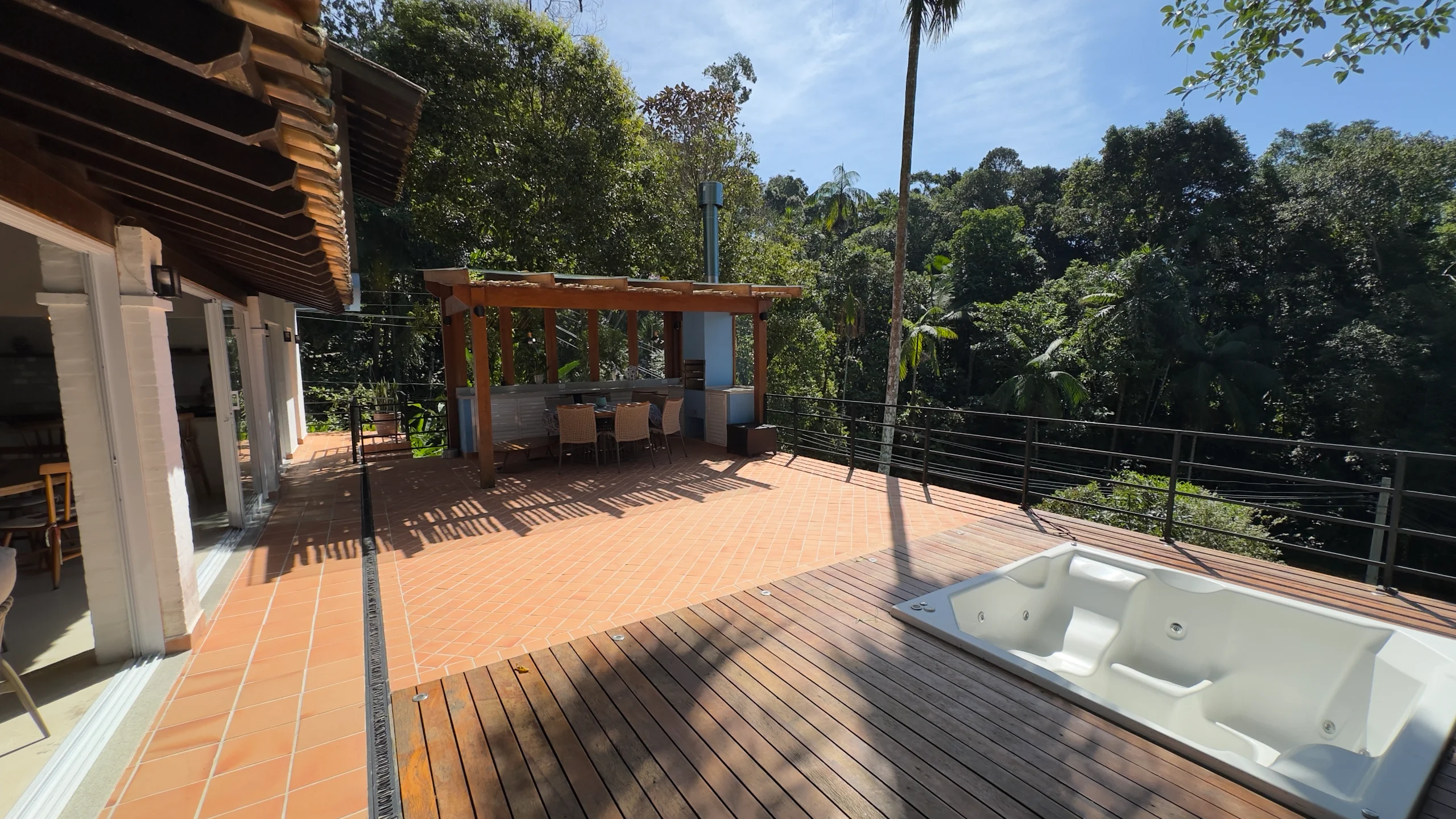 Casa em meio a Mata do Condominio São Pedro no Guaruja