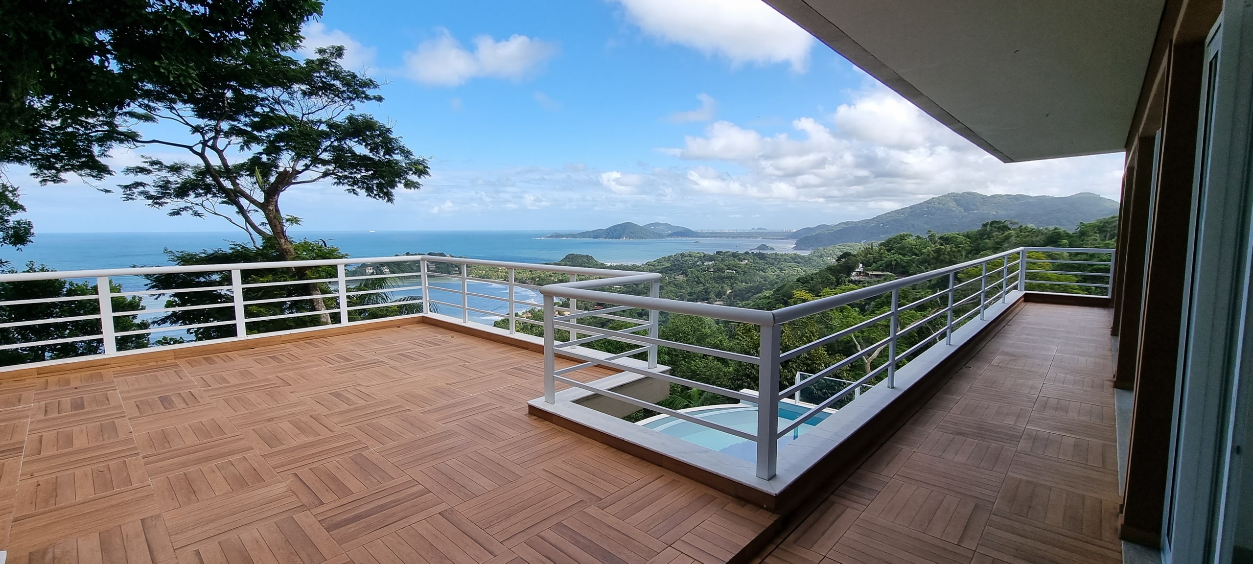 Casa com Vista para o Mar no Condomínio Taguaiba