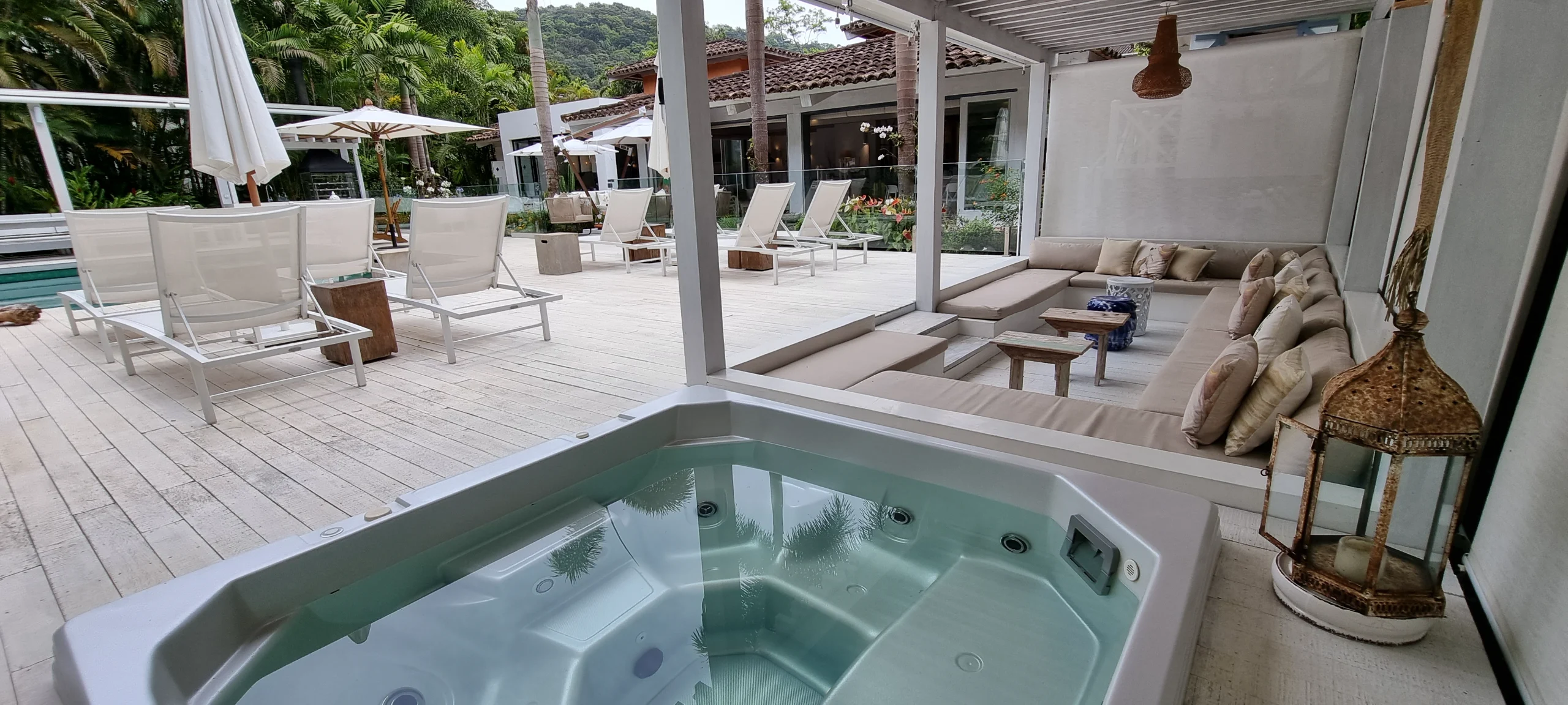 Locação temporada no Condomínio Iporanga no Guarujá