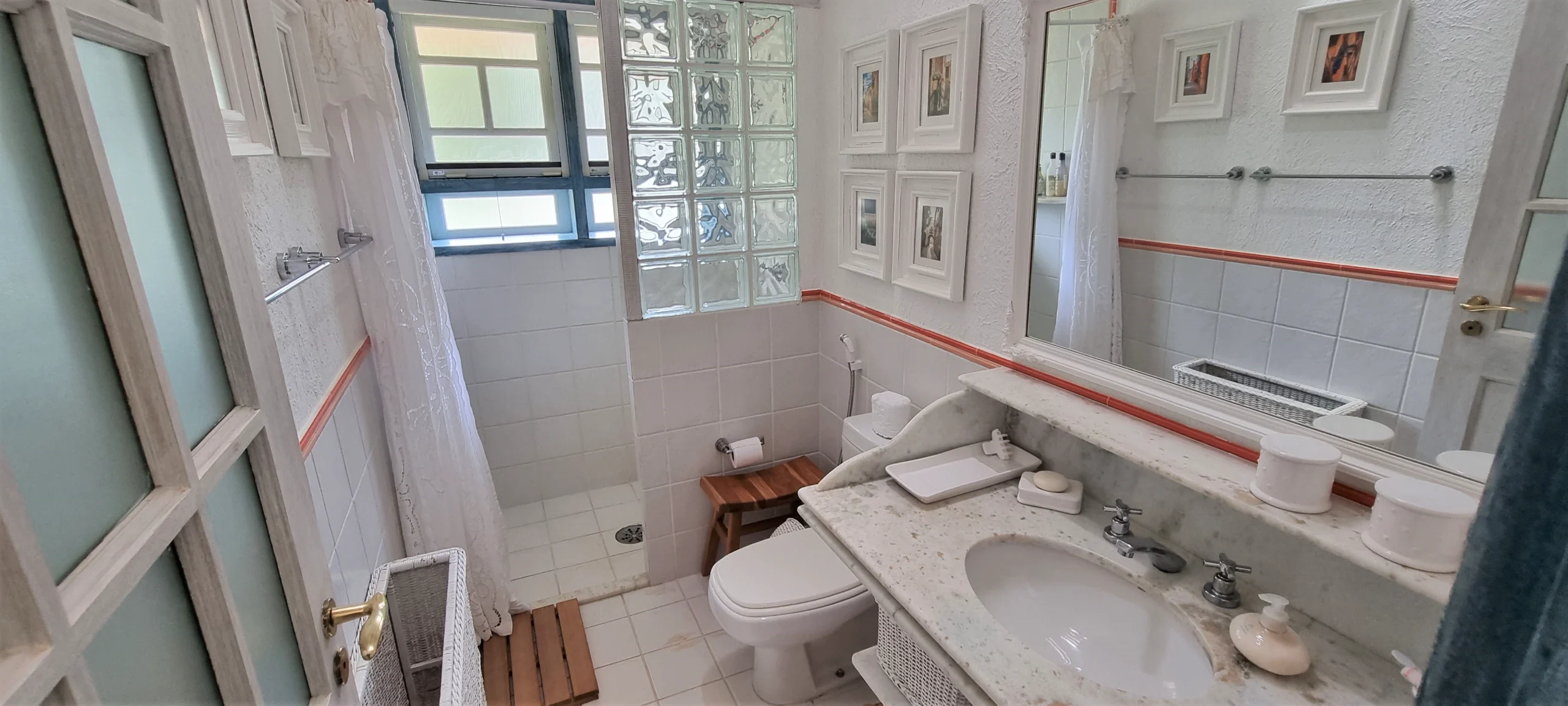 Locação temporada no Condomínio Iporanga no Guarujá