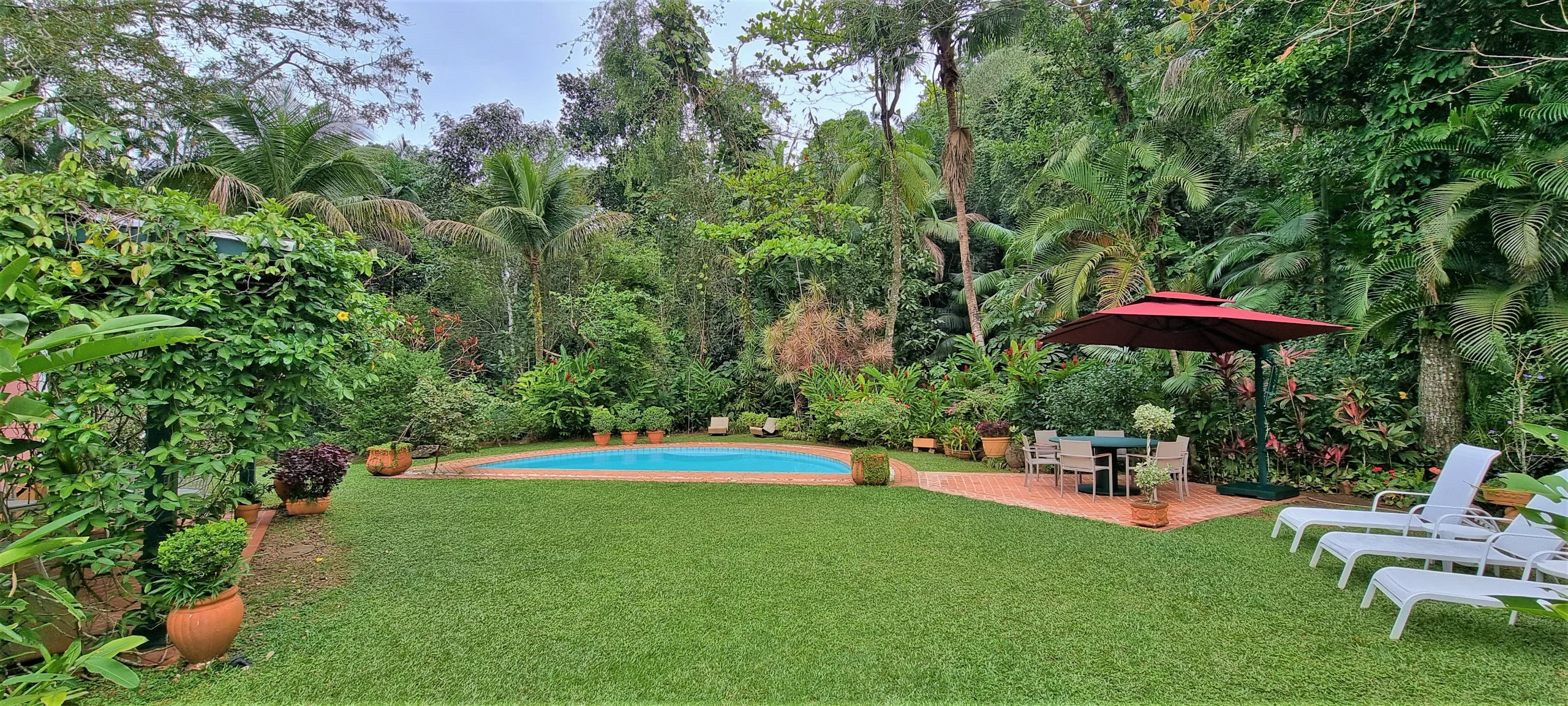 Locação Temporada Praia das Conchas Condominio Iporanga Guarujá
