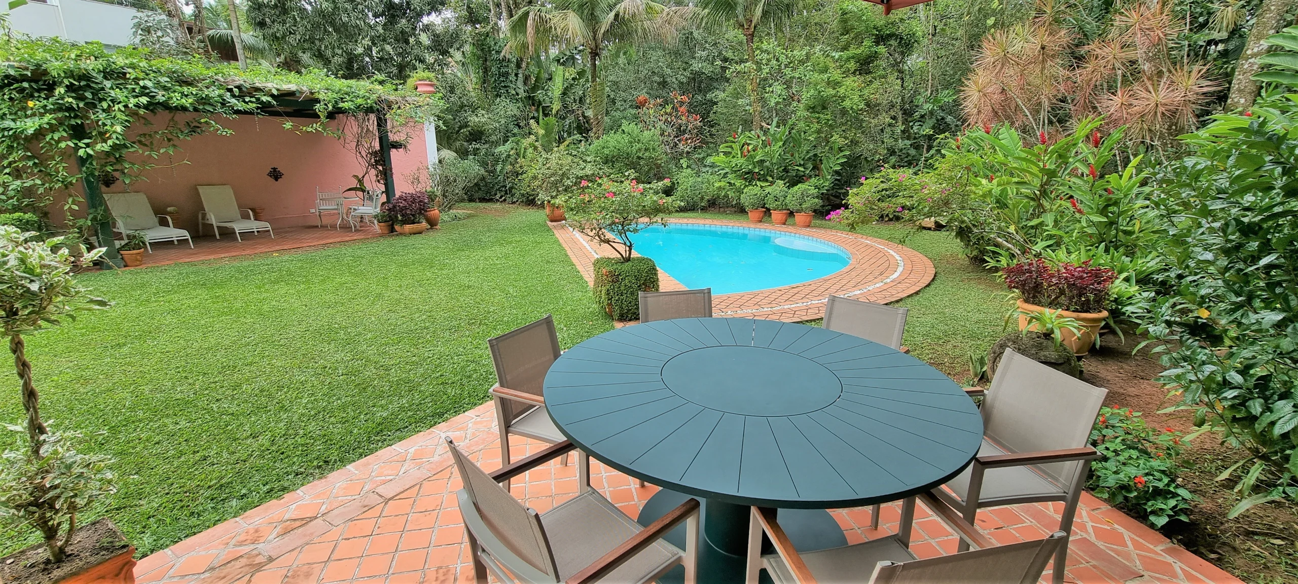 Locação Temporada Praia das Conchas Condominio Iporanga Guarujá
