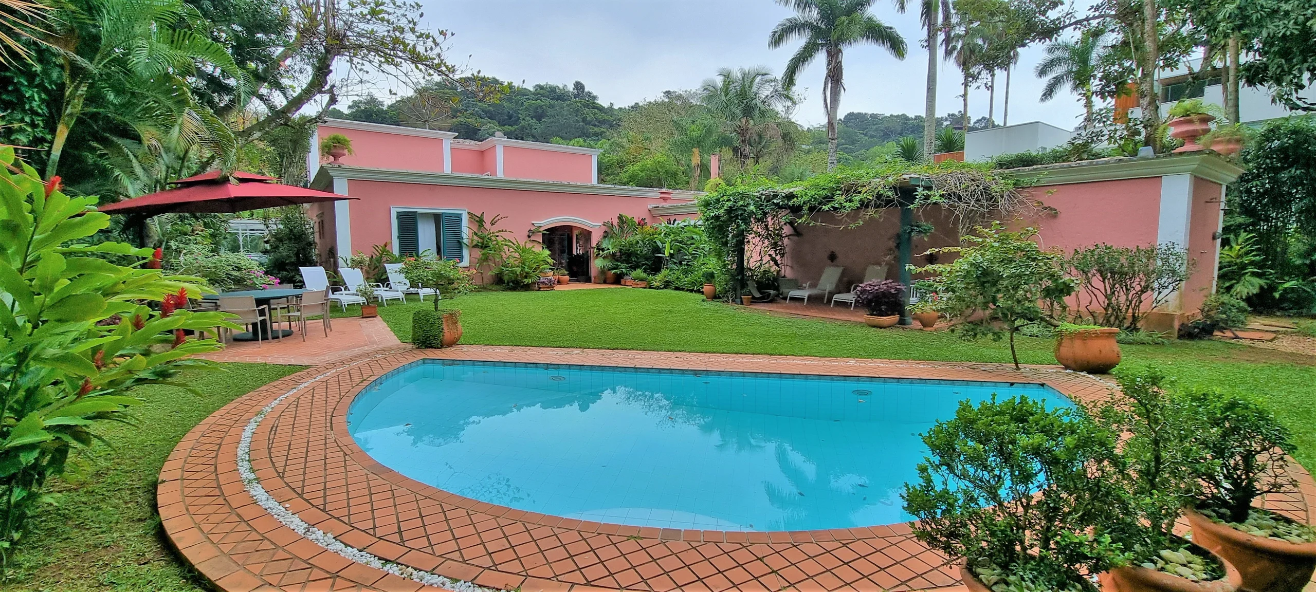 Locação Temporada Praia das Conchas Condominio Iporanga Guarujá