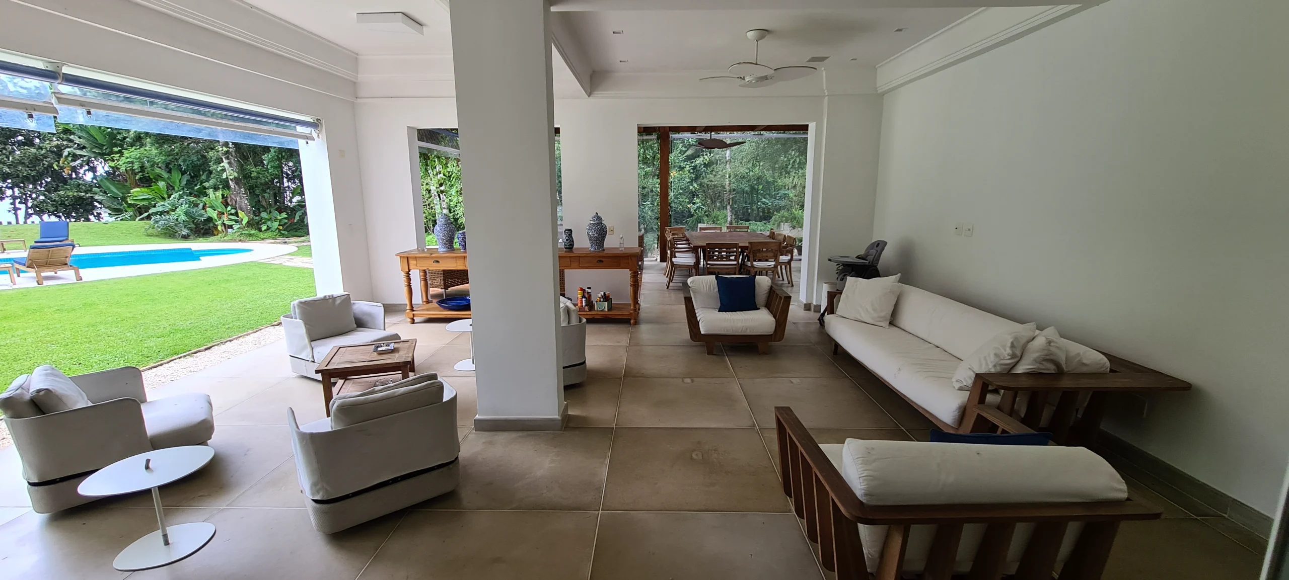 Casa Frente Mar na Praia de Iporanga - Guarujá