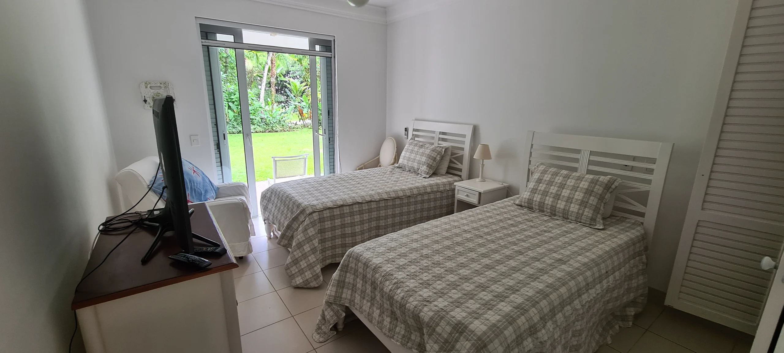 Casa Frente Mar na Praia de Iporanga - Guarujá