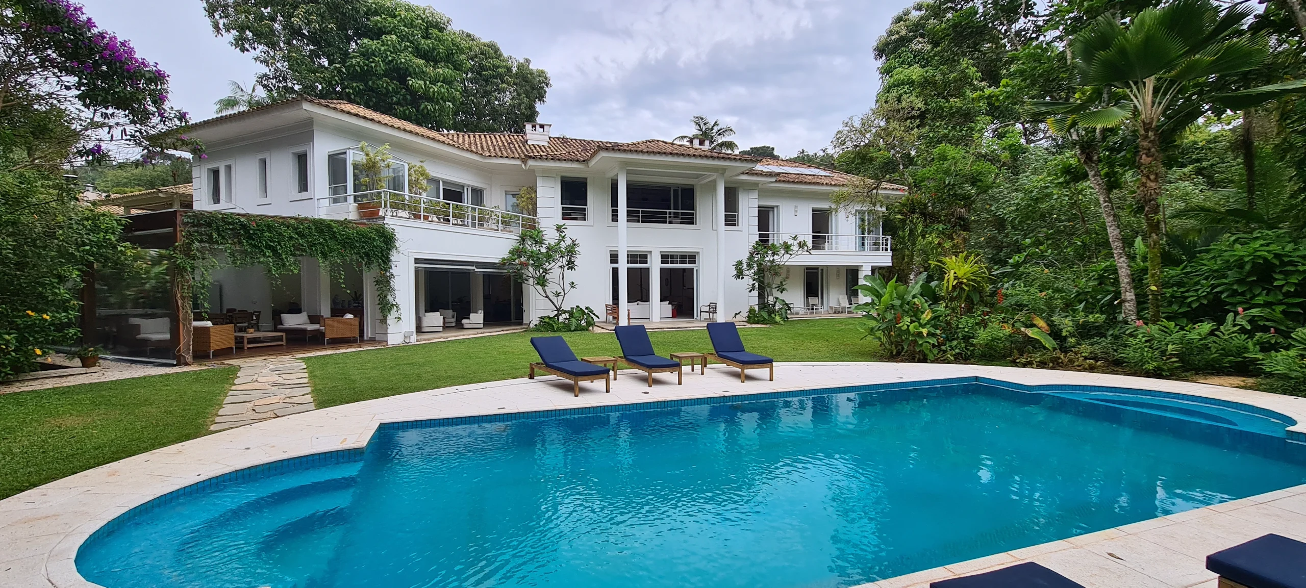 Casa Frente Mar na Praia de Iporanga - Guarujá