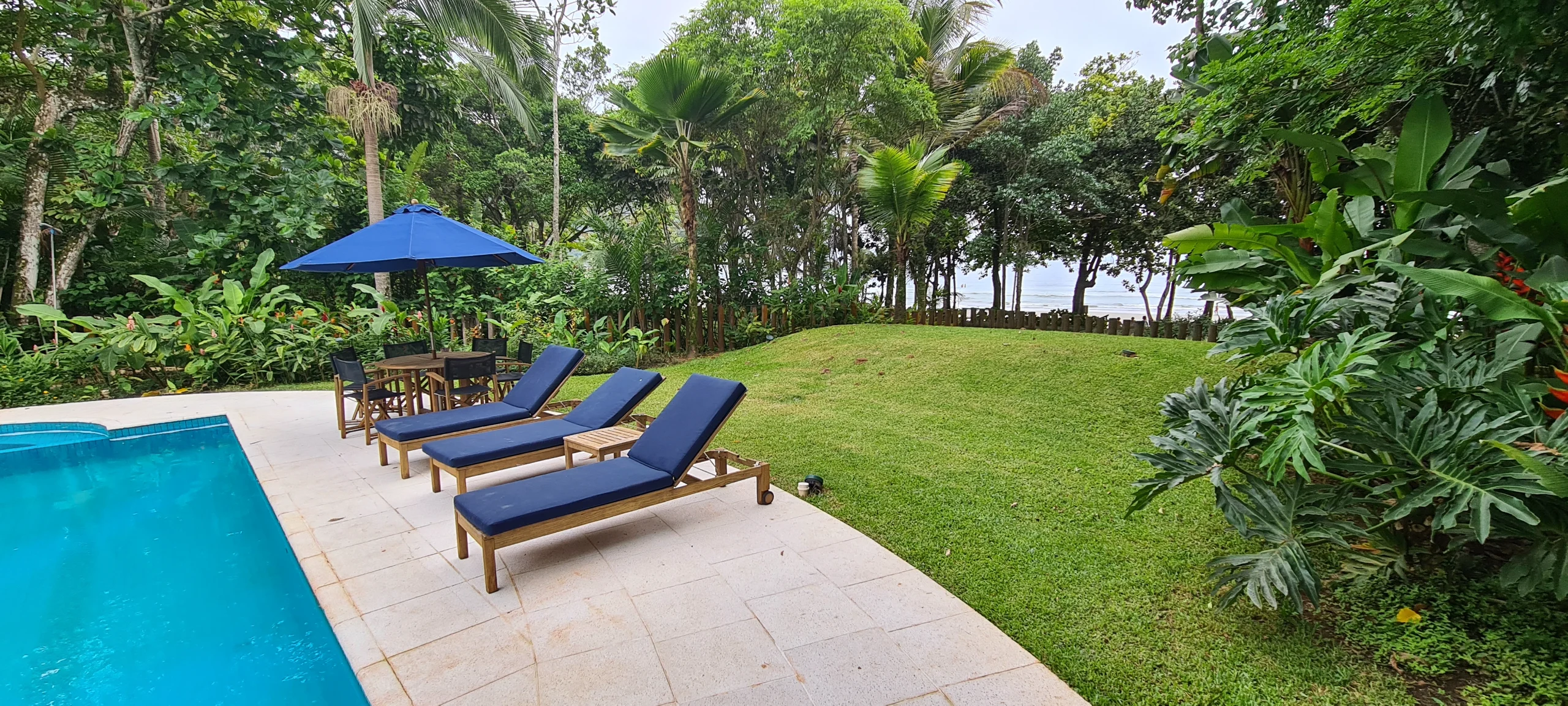 Casa Frente Mar na Praia de Iporanga - Guarujá