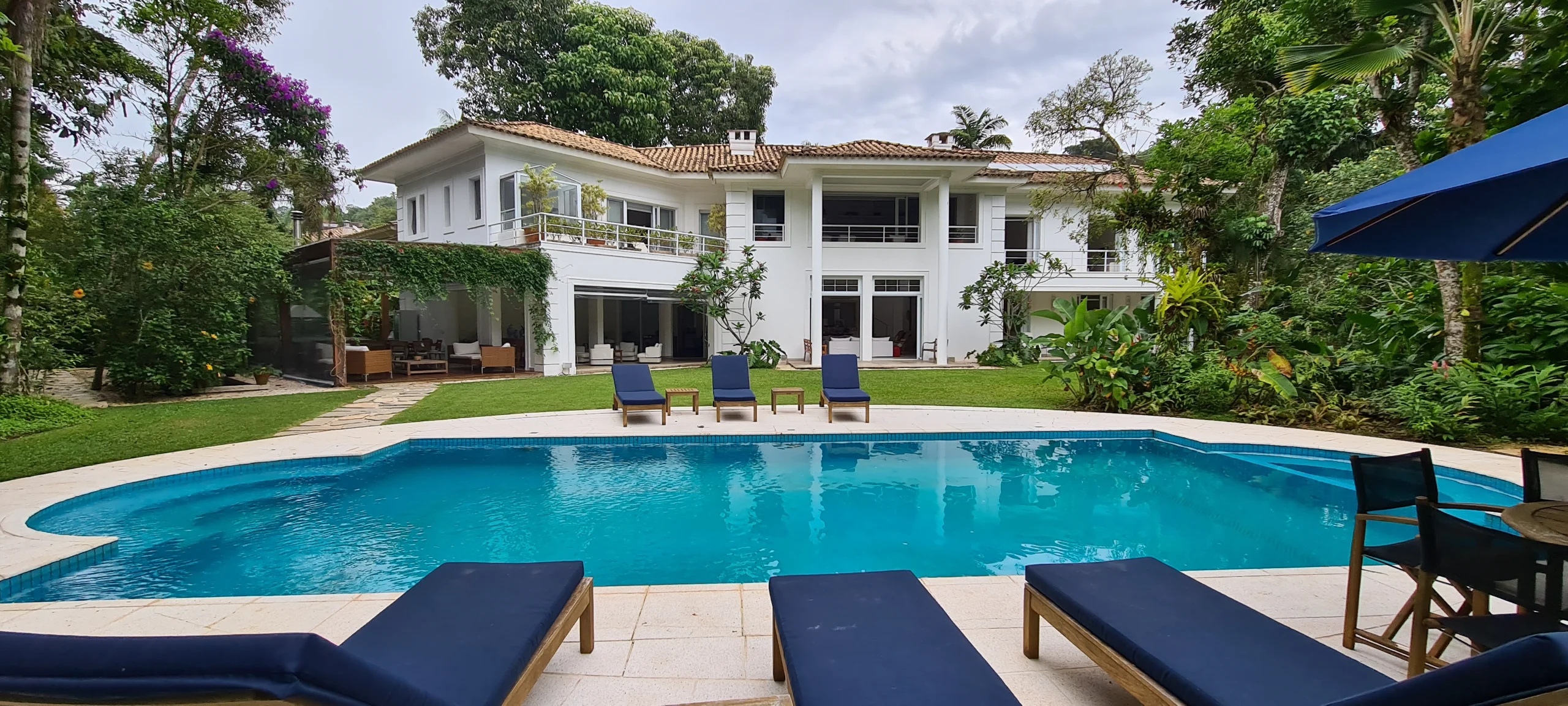 Casa Frente Mar na Praia de Iporanga - Guarujá