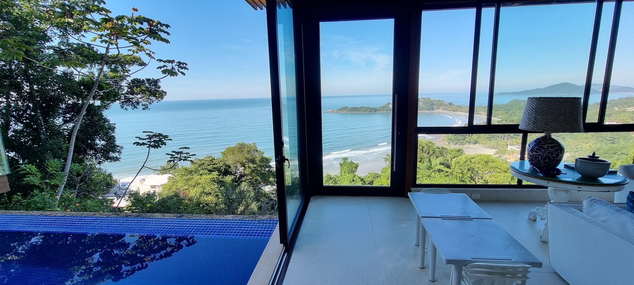 Casa com Vista para o Mar a Venda e Locação no Condominio Taguaiba Guaruja