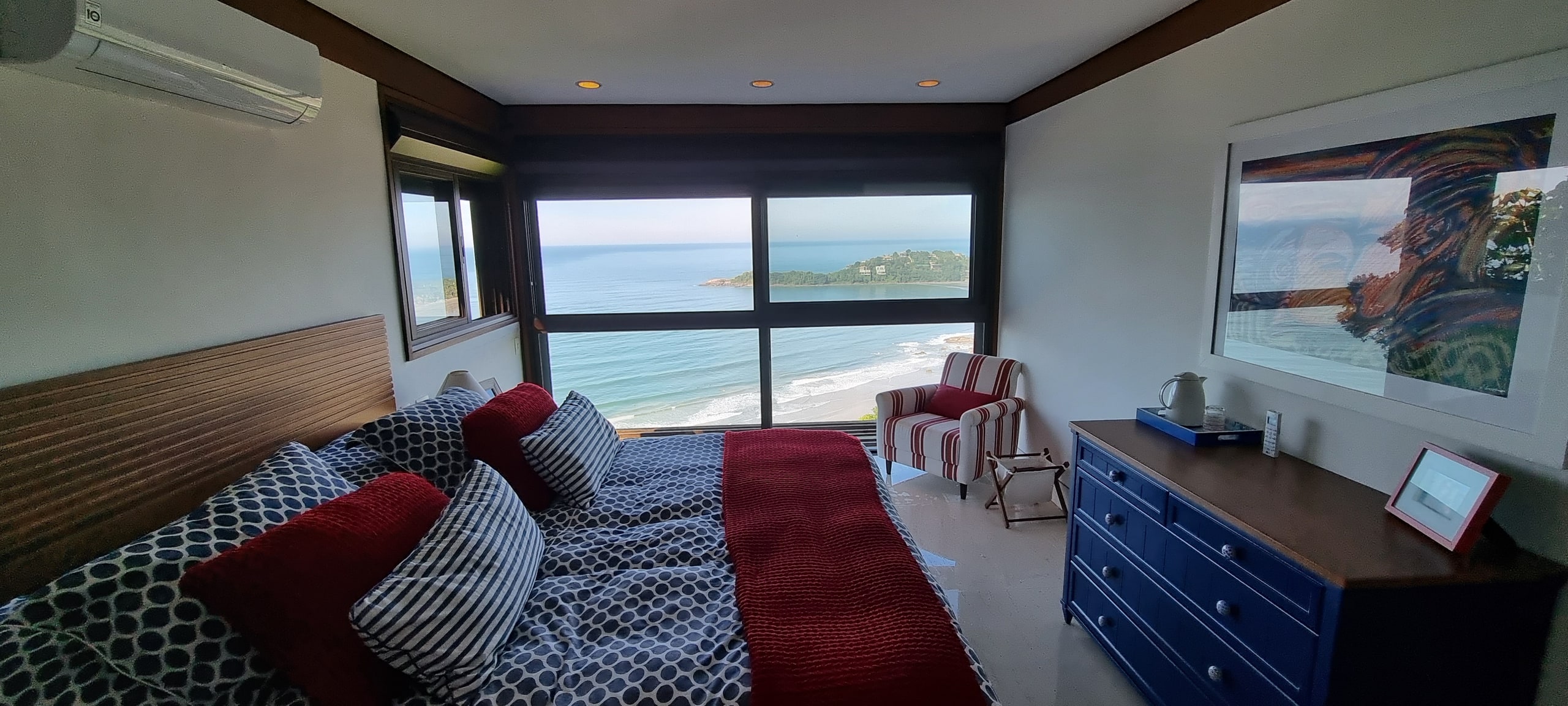 Casa com Vista para o Mar a Venda e Locação no Condominio Taguaiba Guaruja