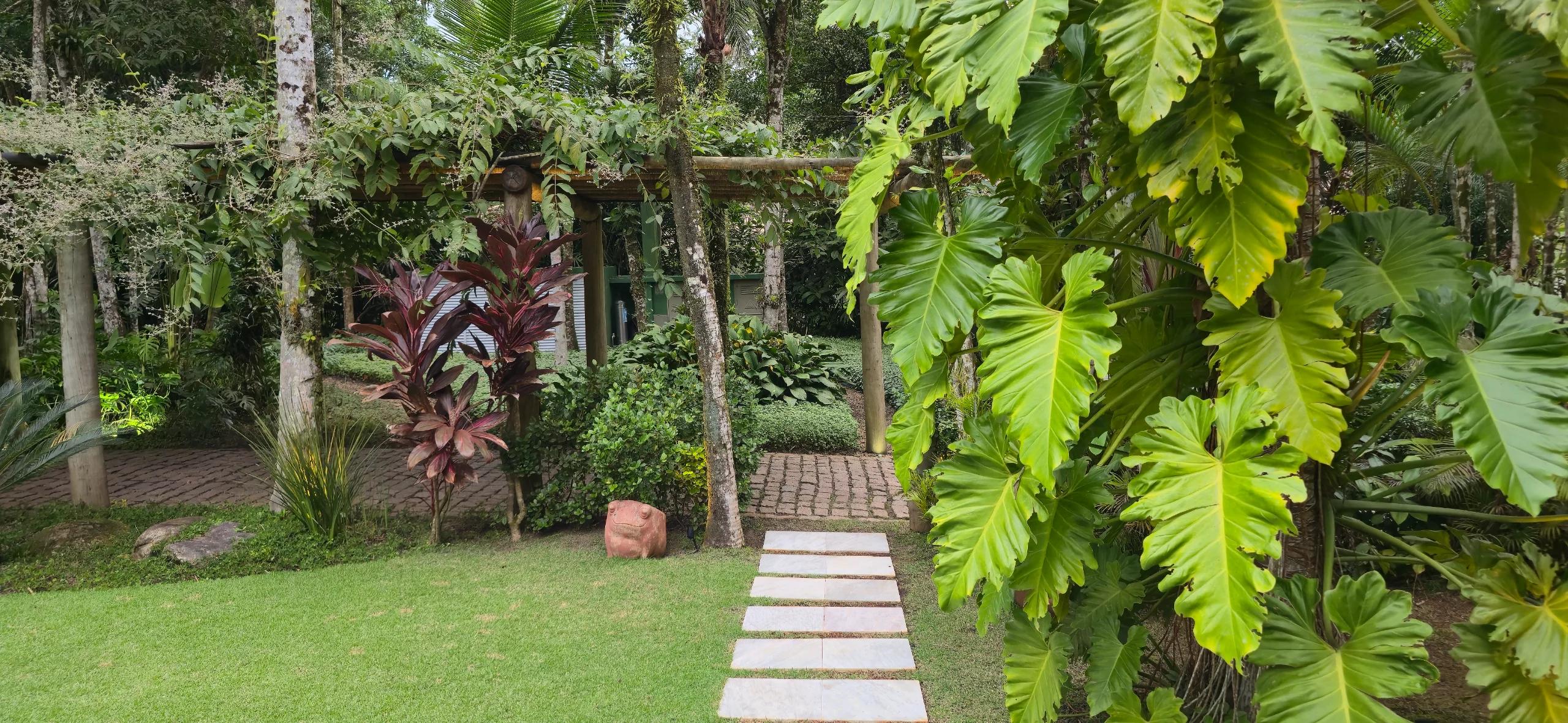 Casa a Venda Praia de Iporanga e Aluguel Temporada Condominio Iporanga Guarujá