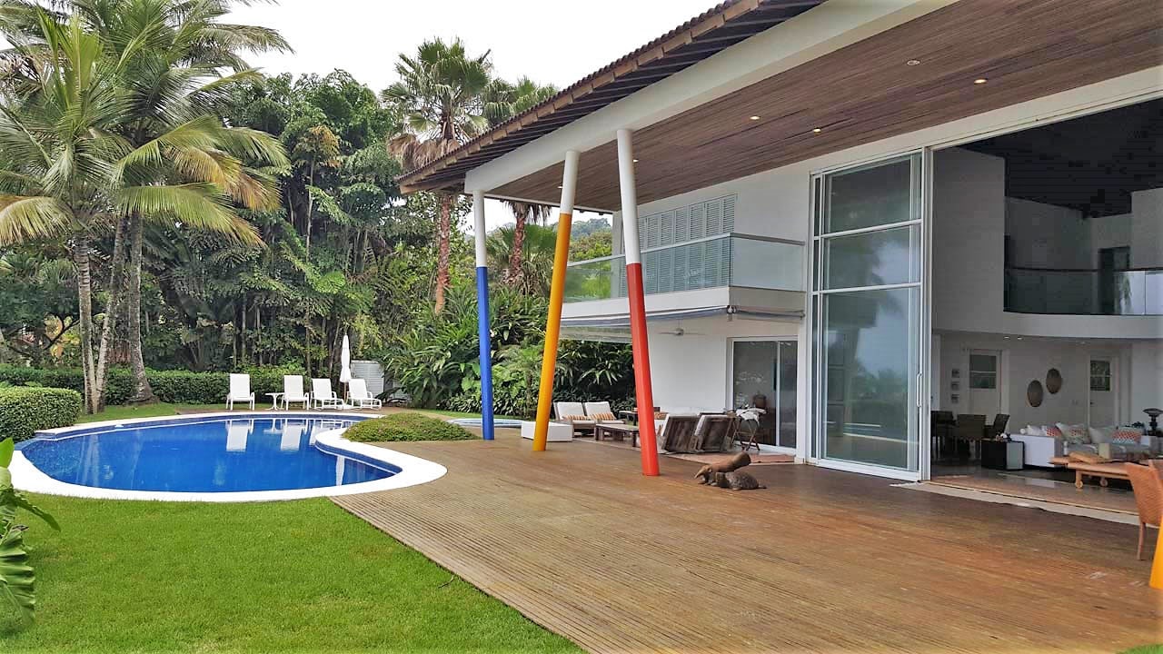 Imóveis Pé na Areia Condominio Iporanga Guarujá