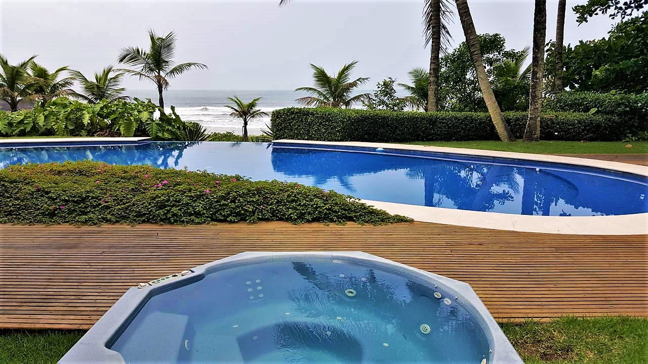 Imóveis Pé na Areia Condominio Iporanga Guarujá