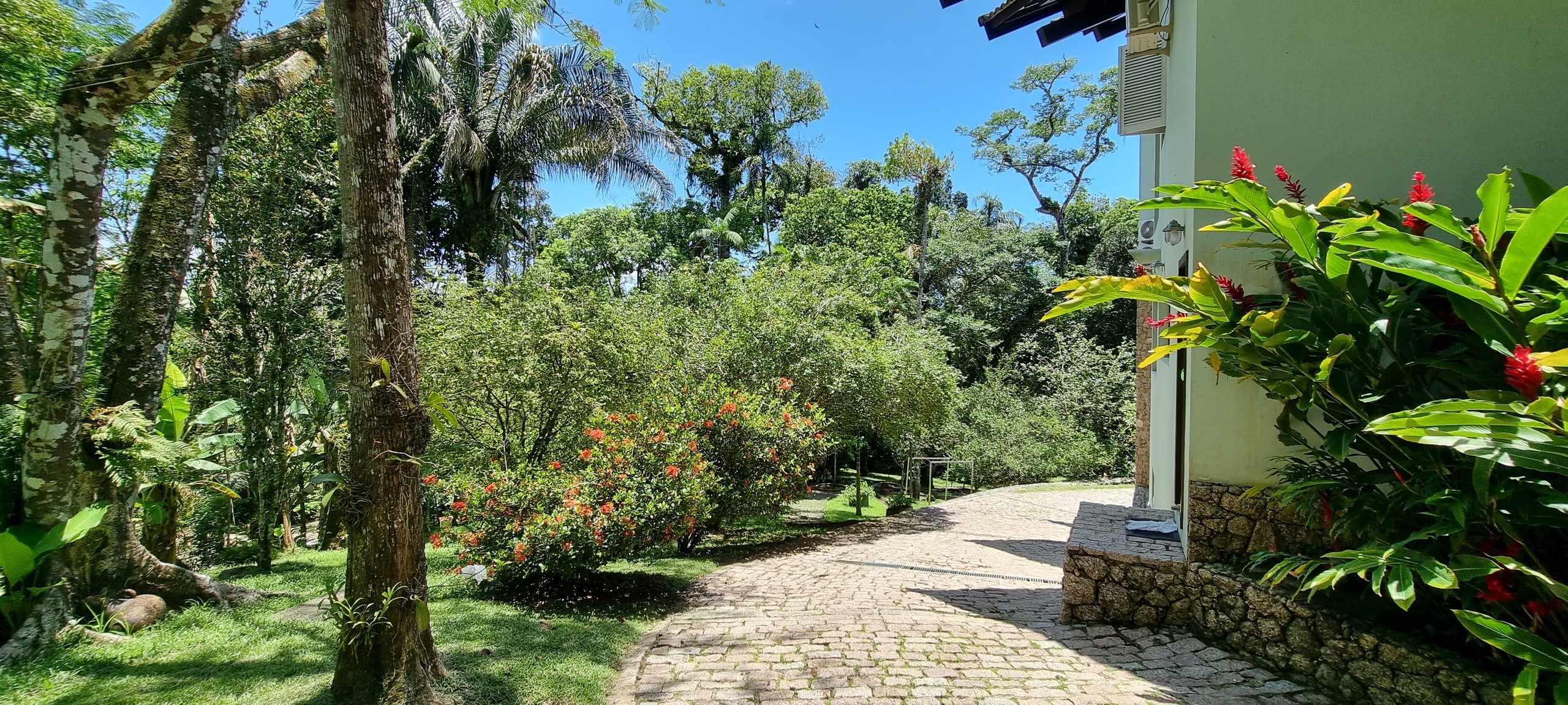 Imoveis Venda meio Mato do Condominio São Pedro Guaruja