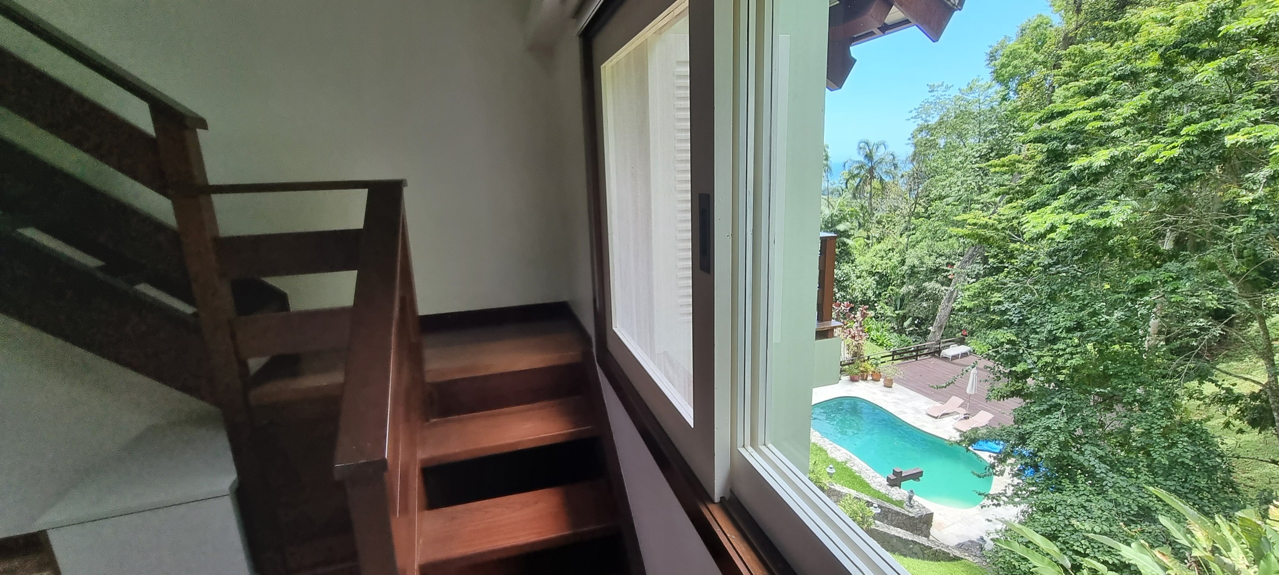 Imoveis Venda meio Mato do Condominio São Pedro Guaruja