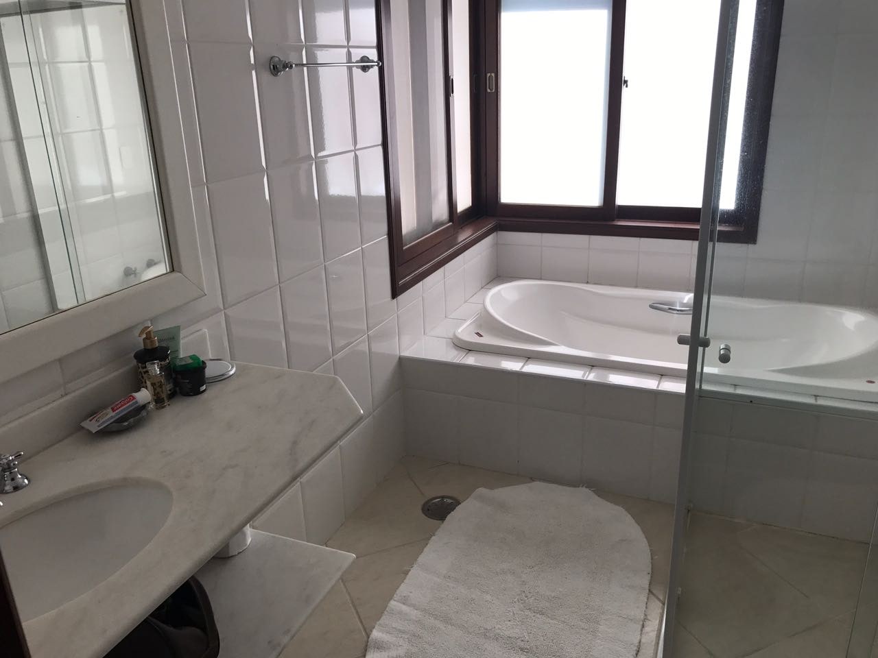 Imóveis no Condominio Iporanga Guarujá
