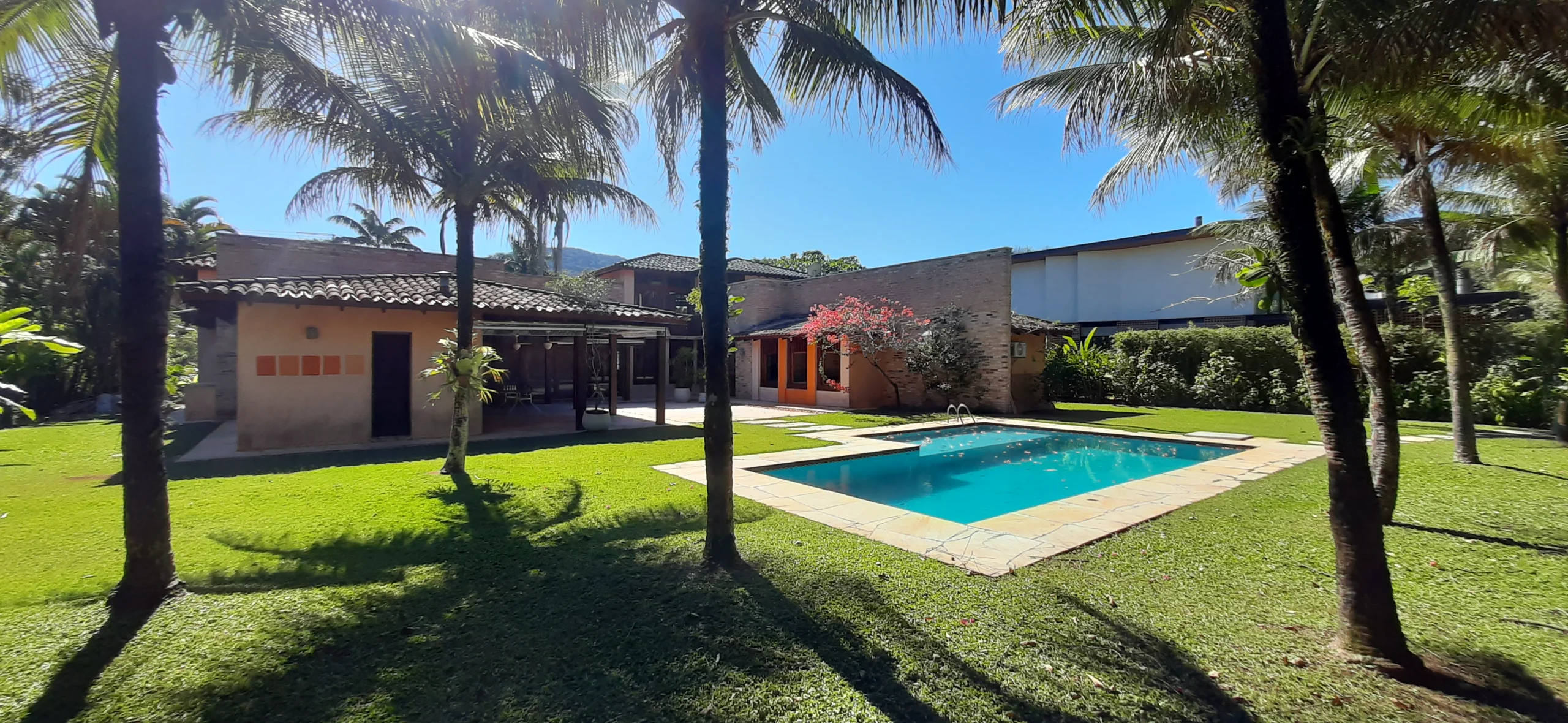 Casas no Condominio Iporanga a Venda
