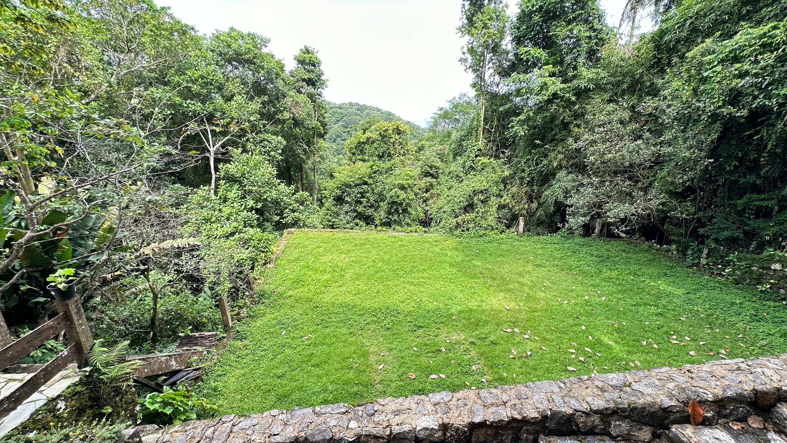 Casa no Condomínio São Pedro Guarujá — Villa 141