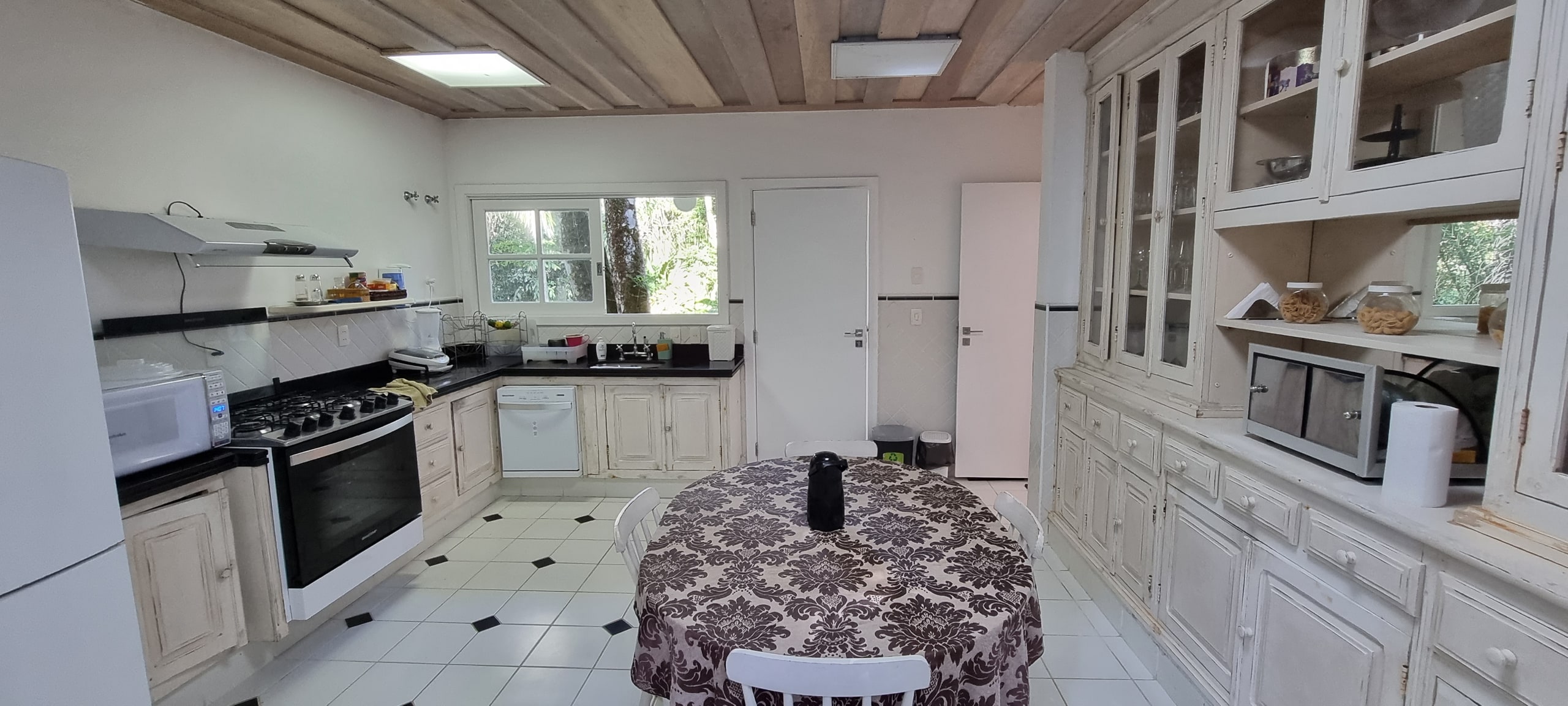 Locação no Condominio Iporanga Guaruja