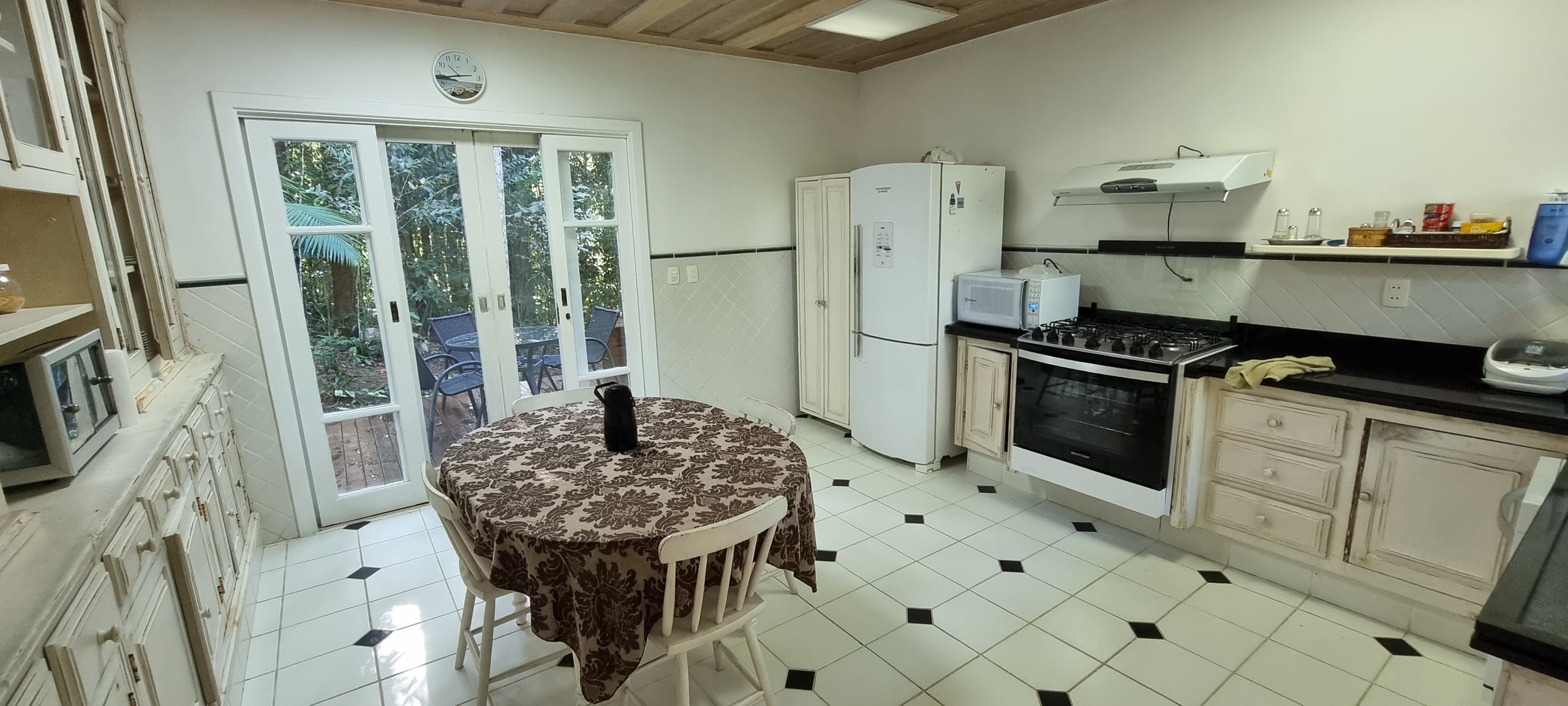 Locação no Condominio Iporanga Guaruja