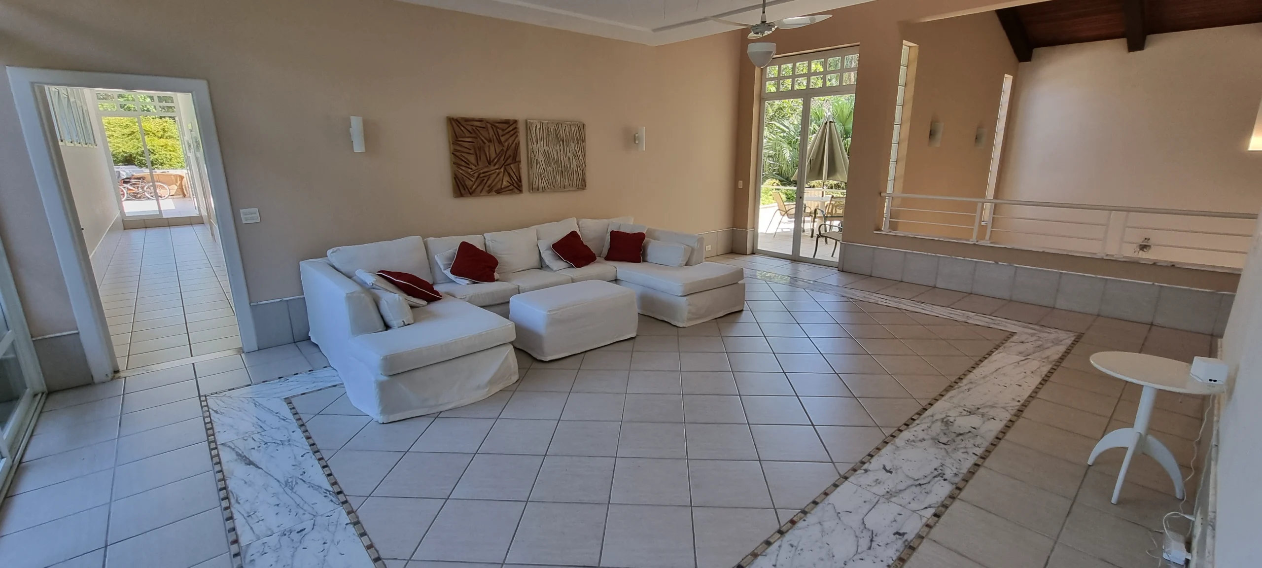 Casa Venda Perto da Praia no Condominio Iporanga Guarujá