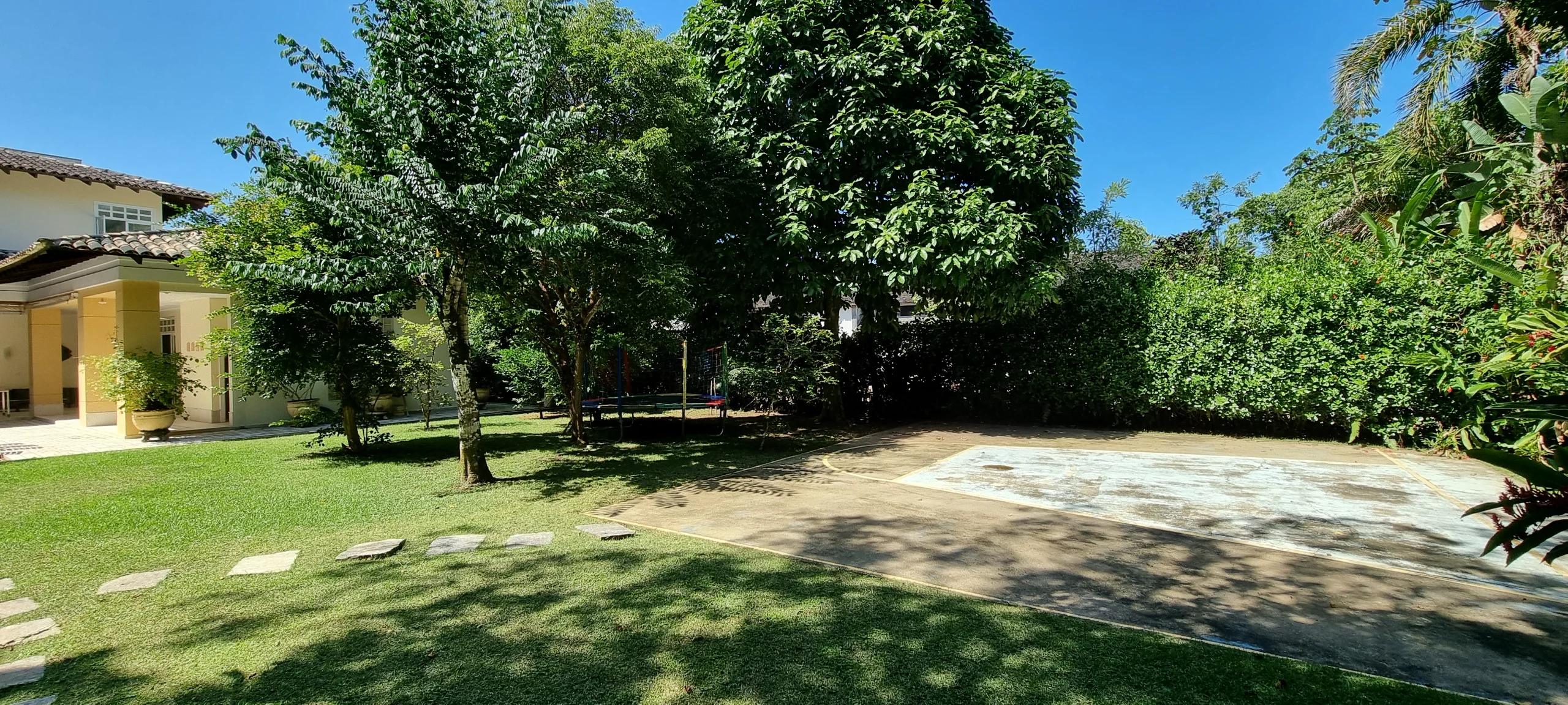 Casa Venda Perto da Praia no Condominio Iporanga Guarujá